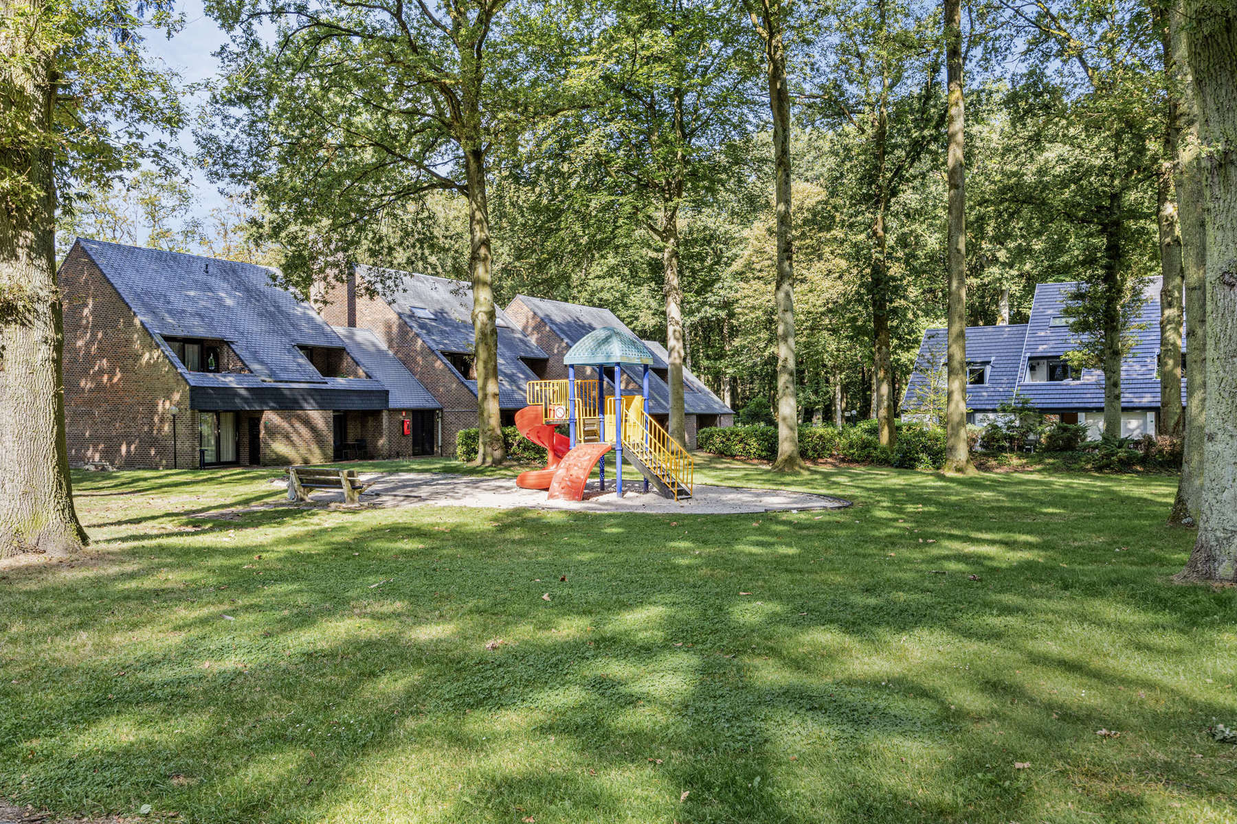 Knappe duplex met 2 slpks gelegen op domein Hengelhoef! foto 5