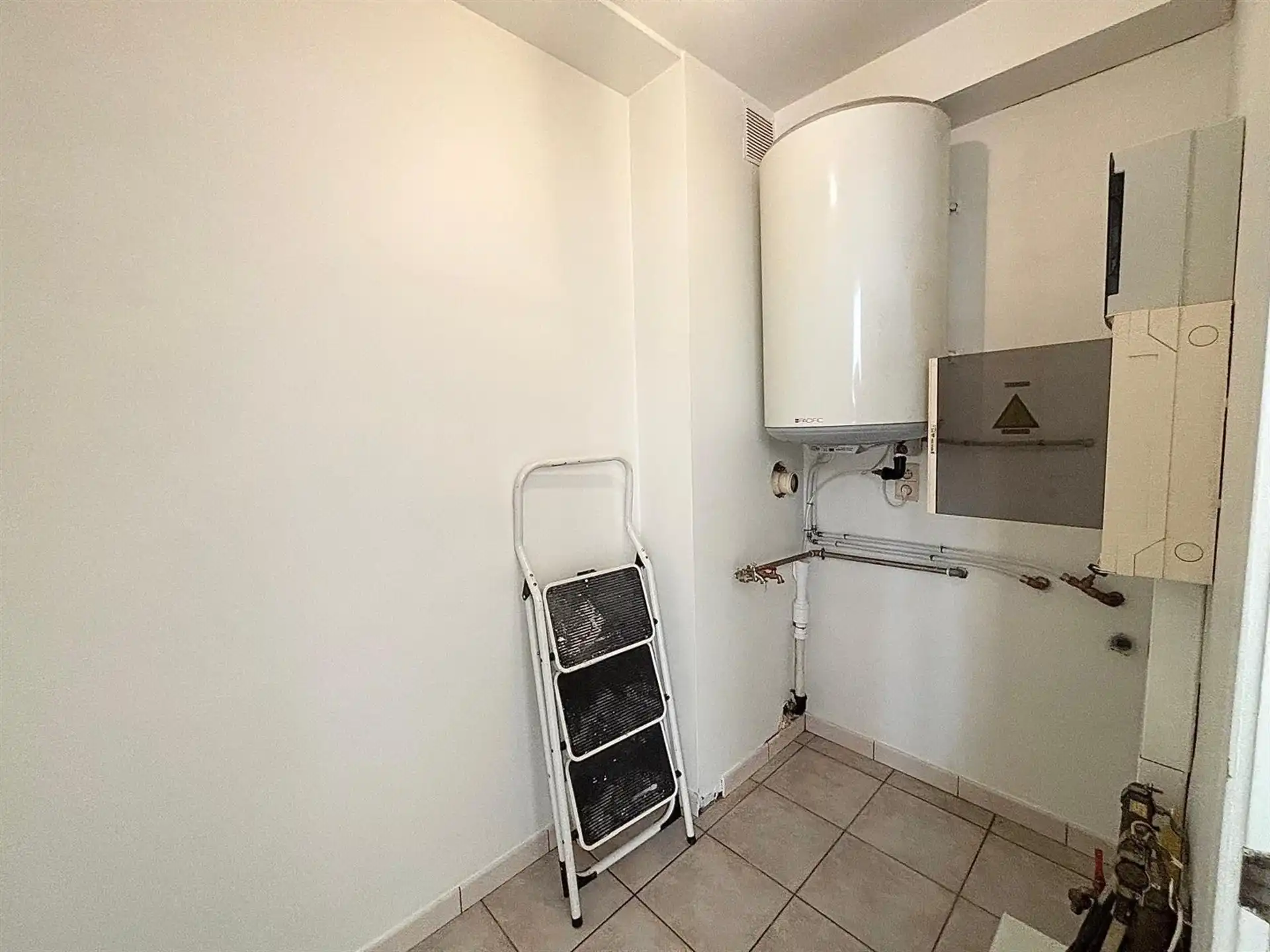 Gelijkvloers appartement met twee slaapkamers en garage te Herzele foto 7
