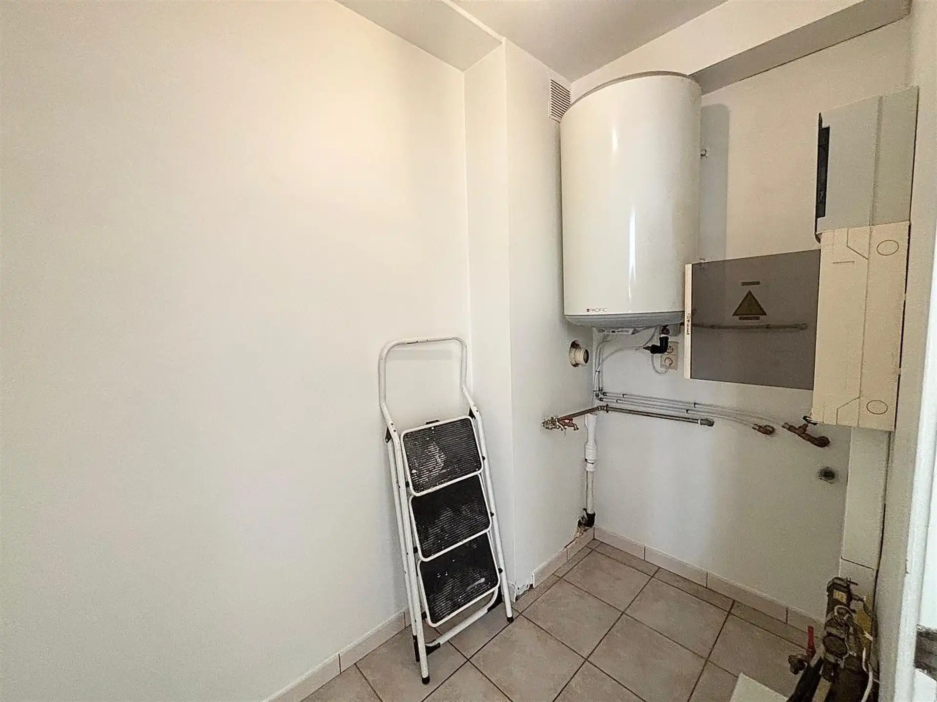 Gelijkvloers appartement met twee slaapkamers en garage te Herzele foto 7