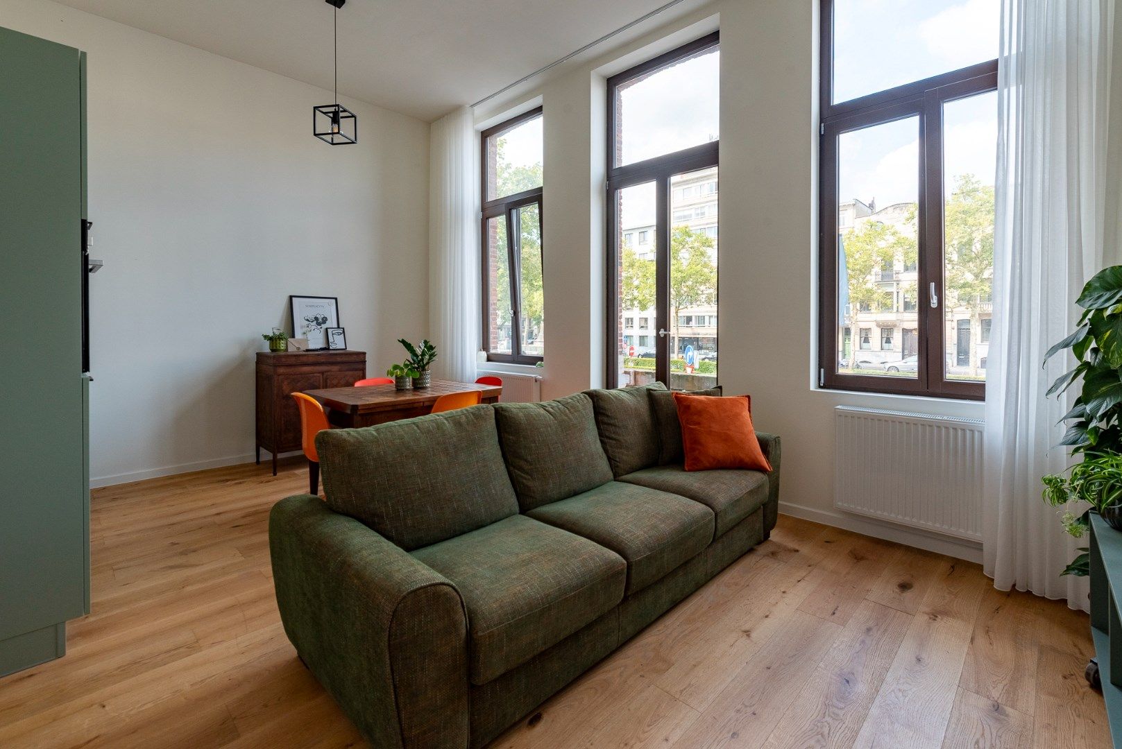 Stijlvol bemeubeld appartement met 1 slaapkamer + buro foto 4