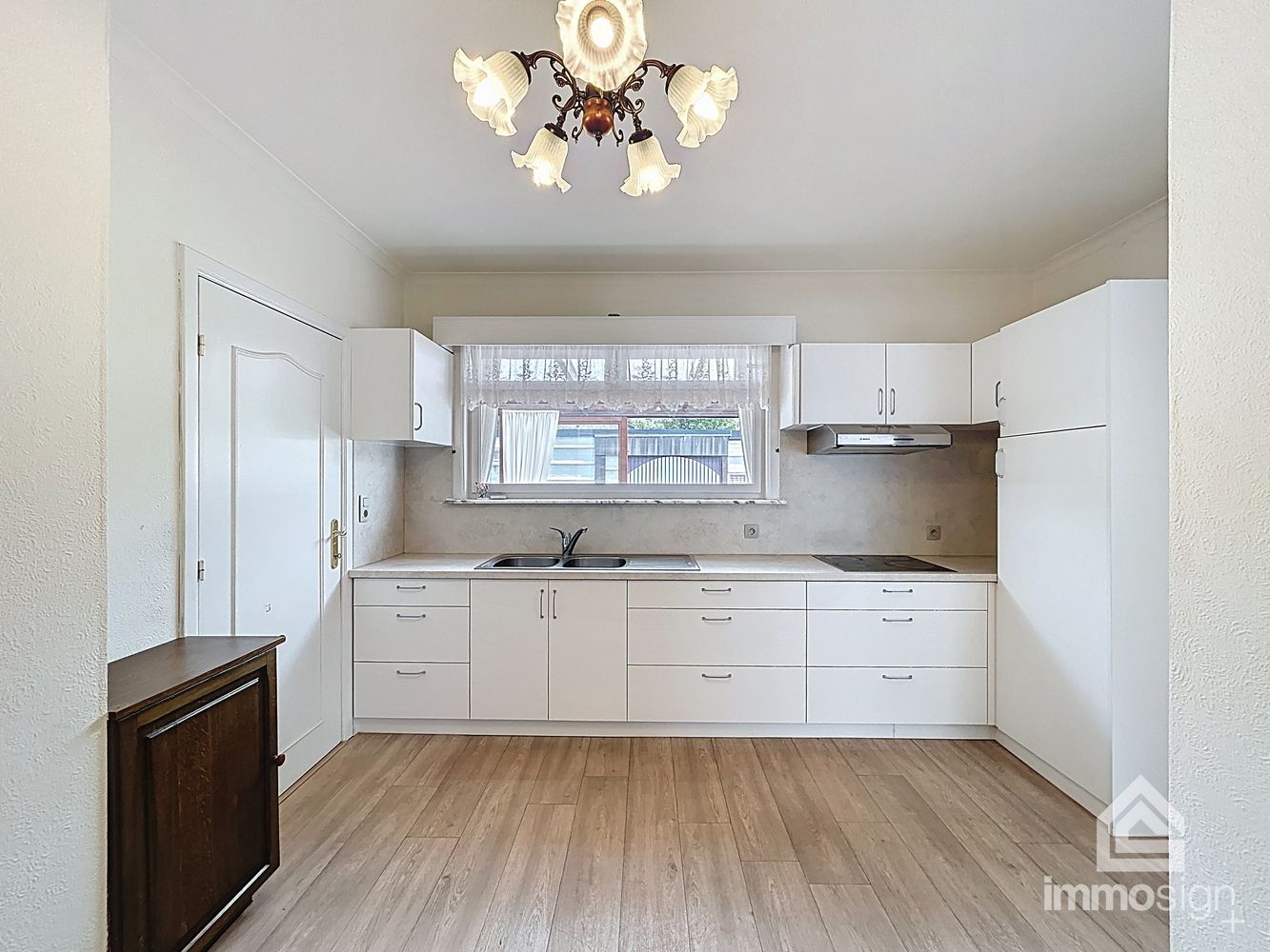 Charmante gezinswoning met potentieel op ruim hoekperceel in hartje Eksel foto 8