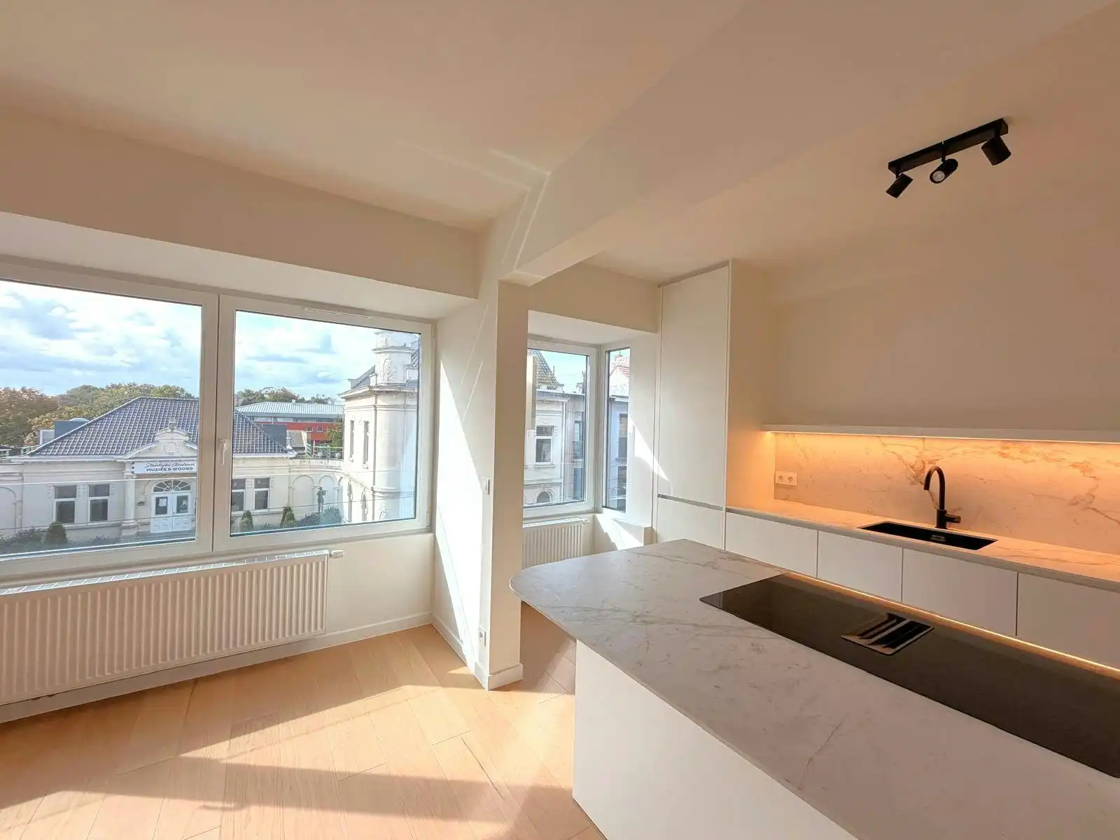 Instapklaar 2-slaapkamer appartement te koop te Blankenberge foto 3