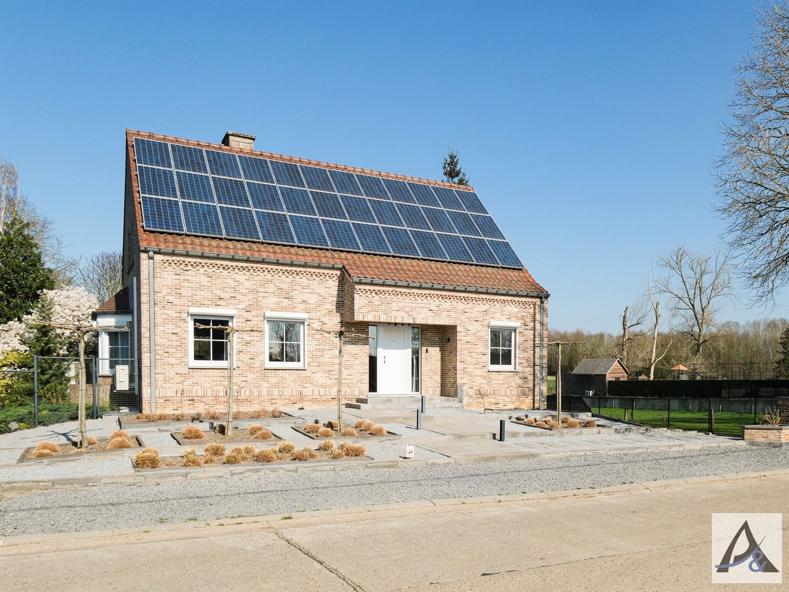 Uitgeruste en instapklare woning op landelijke locatie met label A foto {{pictureIndex}}