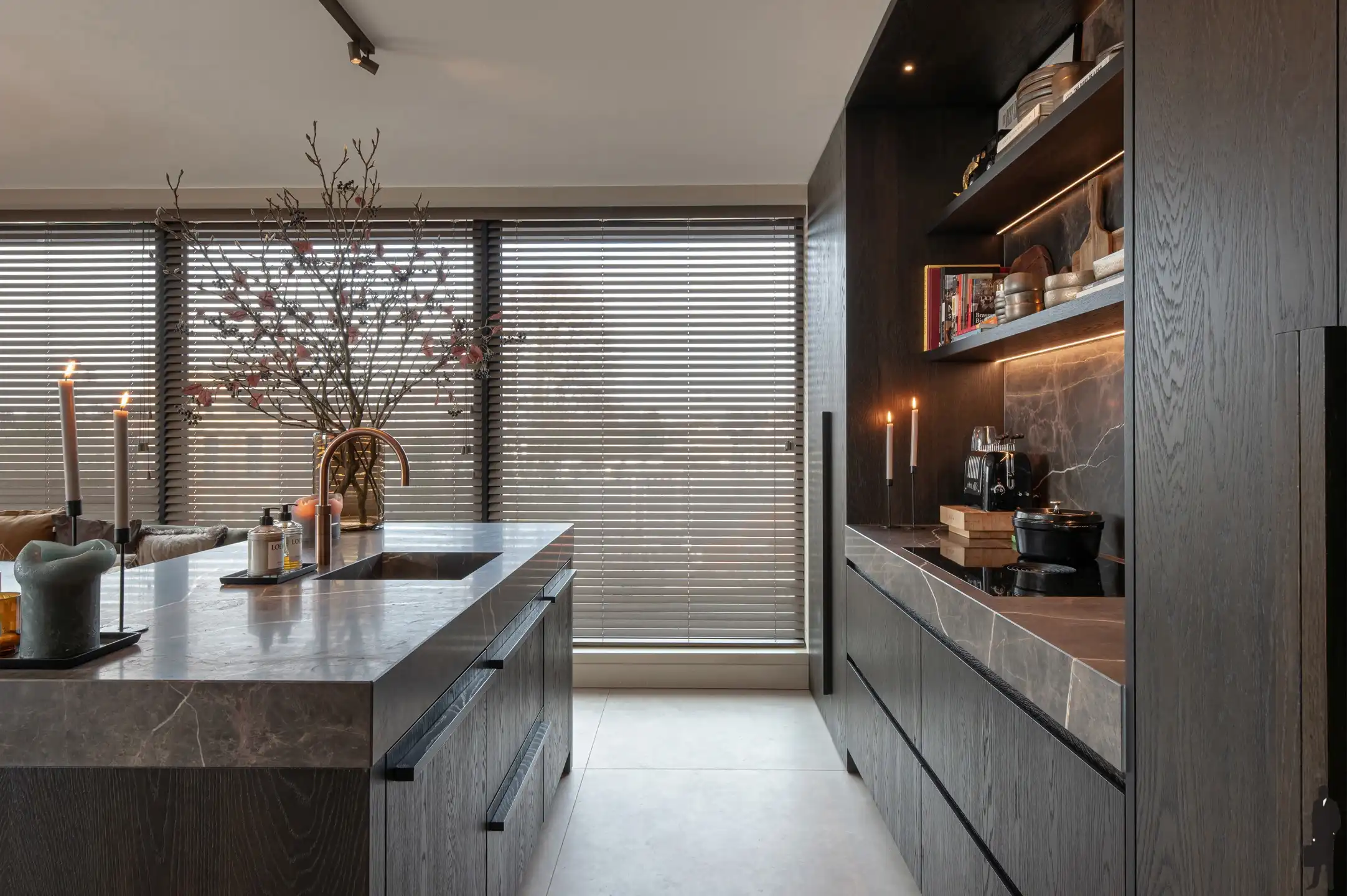 Zeer luxe afgewerkt nieuwbouw appartement van ca. 110 m² met uitzonderlijk ruim ZW-terras van ca. 70 m² in het centrum van Hoogstraten! foto 7