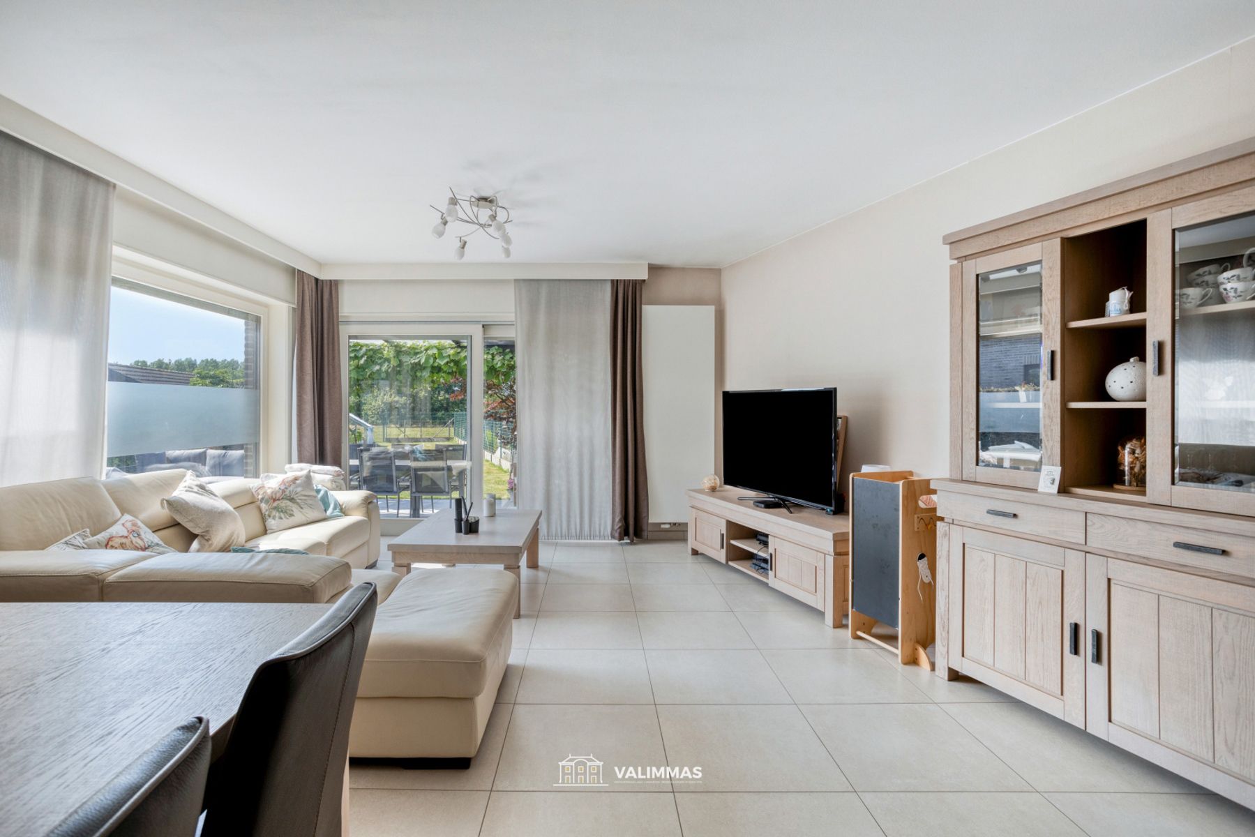 Instapklare & comfortabele driegevelwoning mt garage en tuin foto 8