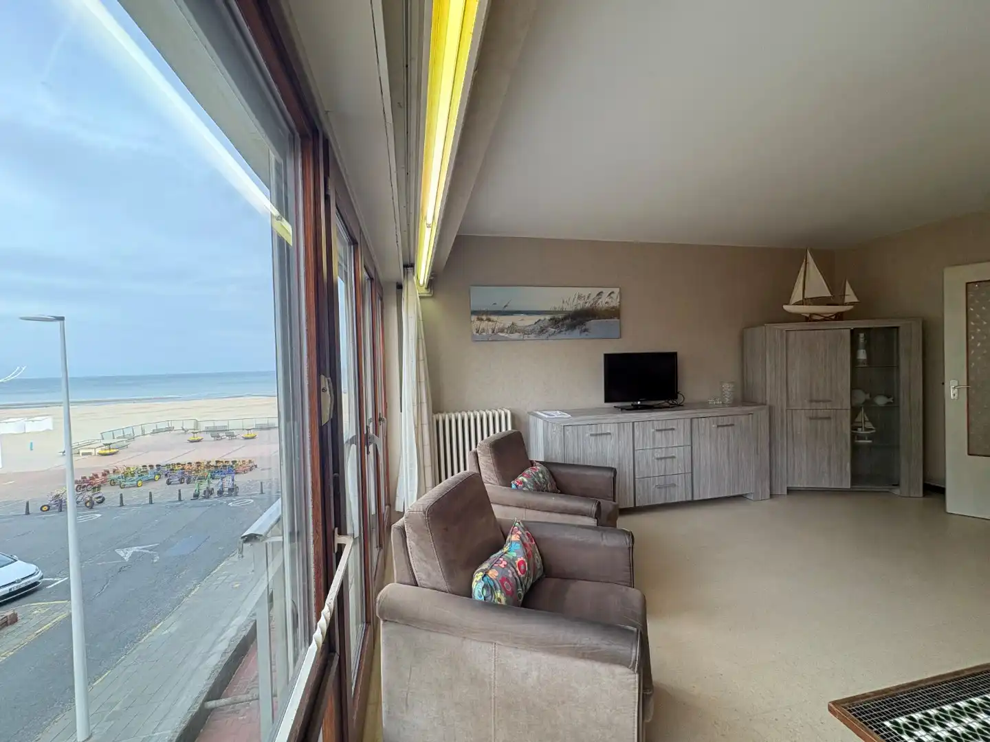 2-slaapkamer appartement met zeezicht, ideaal gelegen op een toplocatie aan de kust. foto {{pictureIndex}}