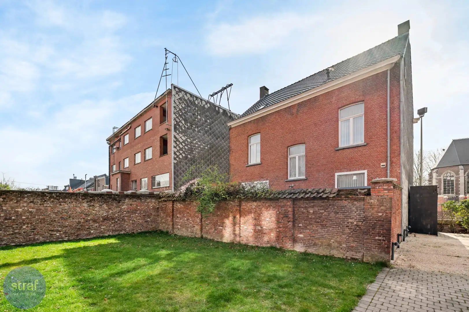 Karaktervolle woning met hoge plafonds en 2 garageboxen foto 10