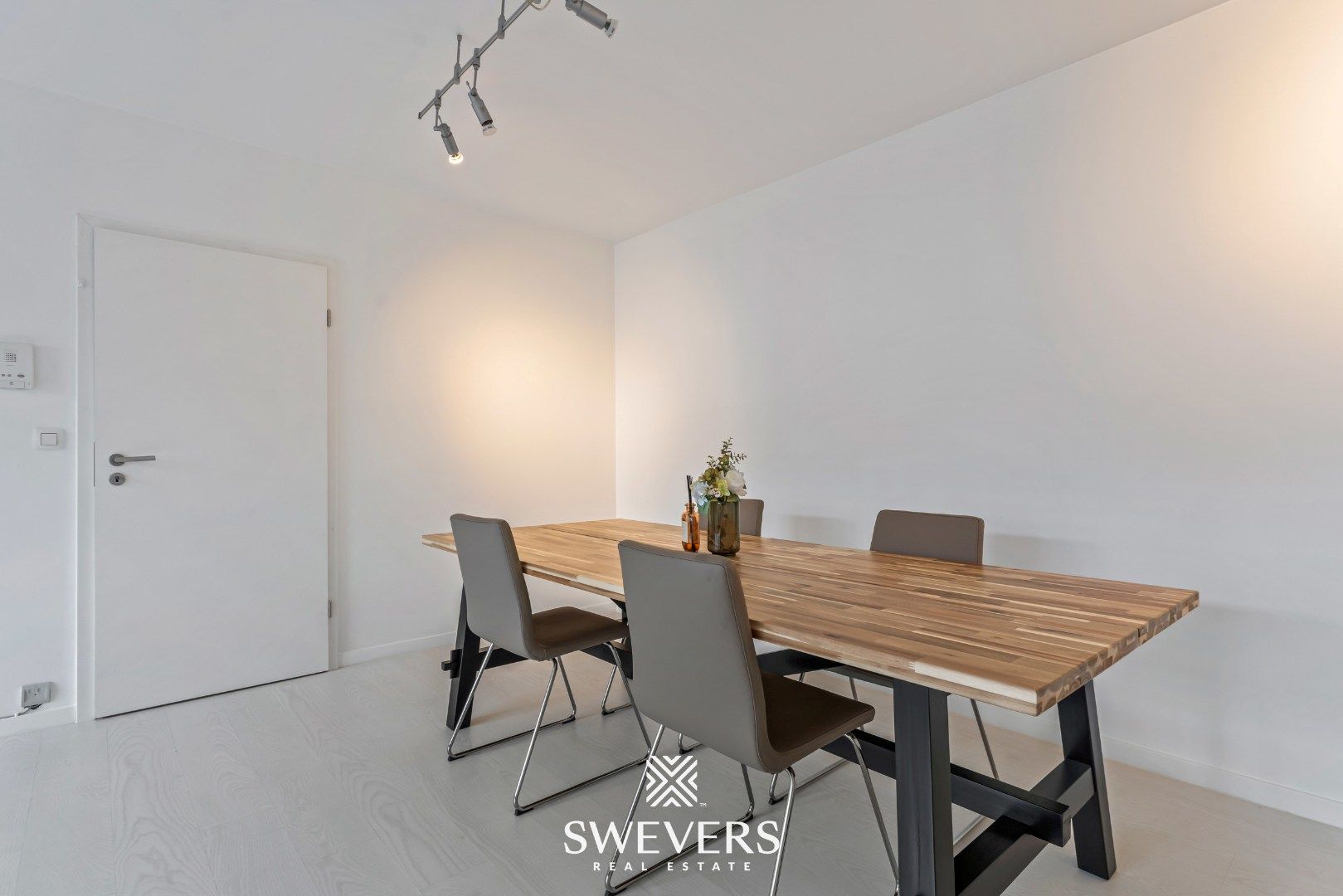 Instapklaar en energiezuinig 2-slaapkamerappartement in het centrum van Heppen foto 9