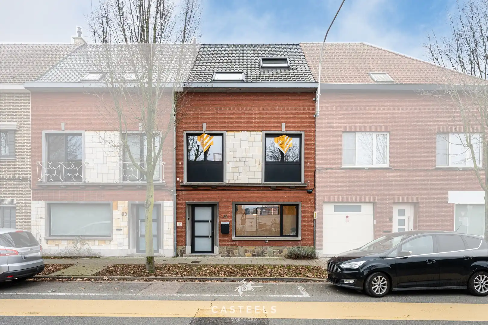 Recent gerenoveerde woning met garage in Gentbrugge foto {{pictureIndex}}