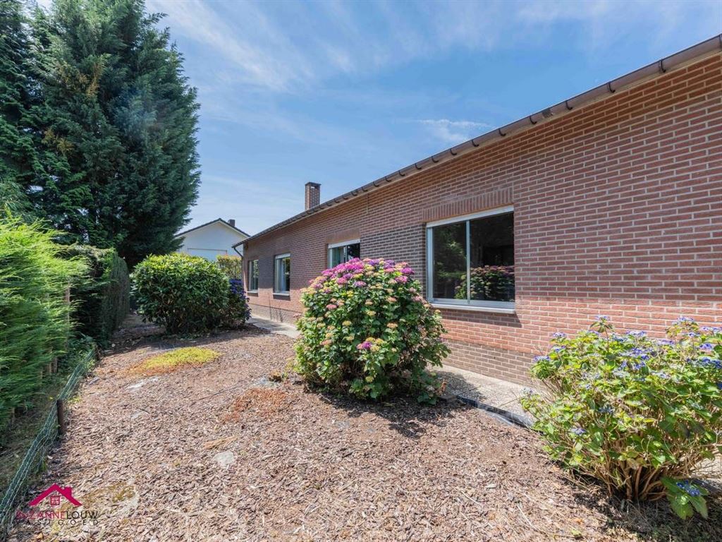 Vrijstaande, gelijkvloerse gezinswoning met inpandige garage foto 6
