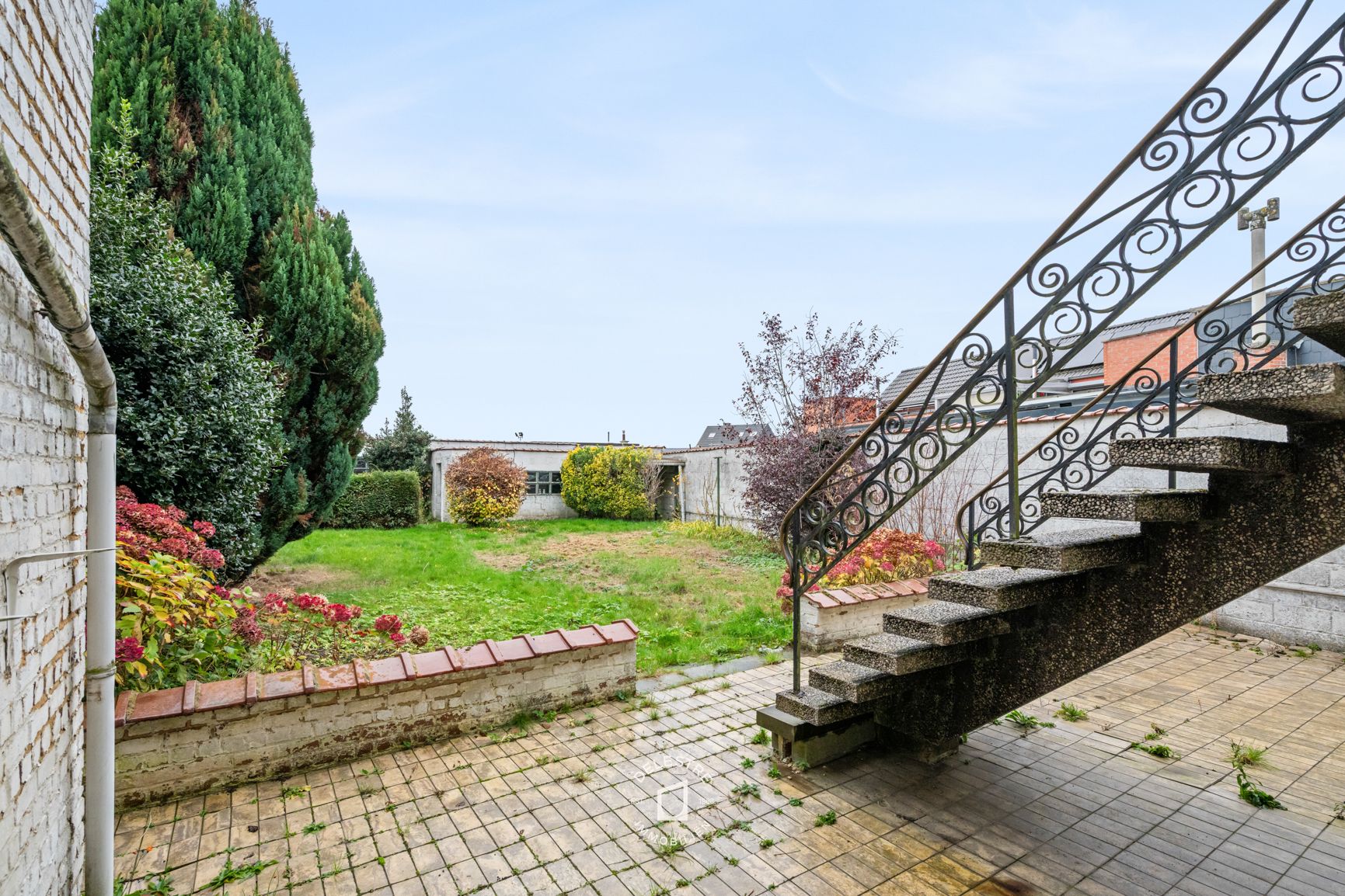 ERG RUIME MULTIUNCTIONELE EIGENDOM MET 3 GARAGES  foto 19