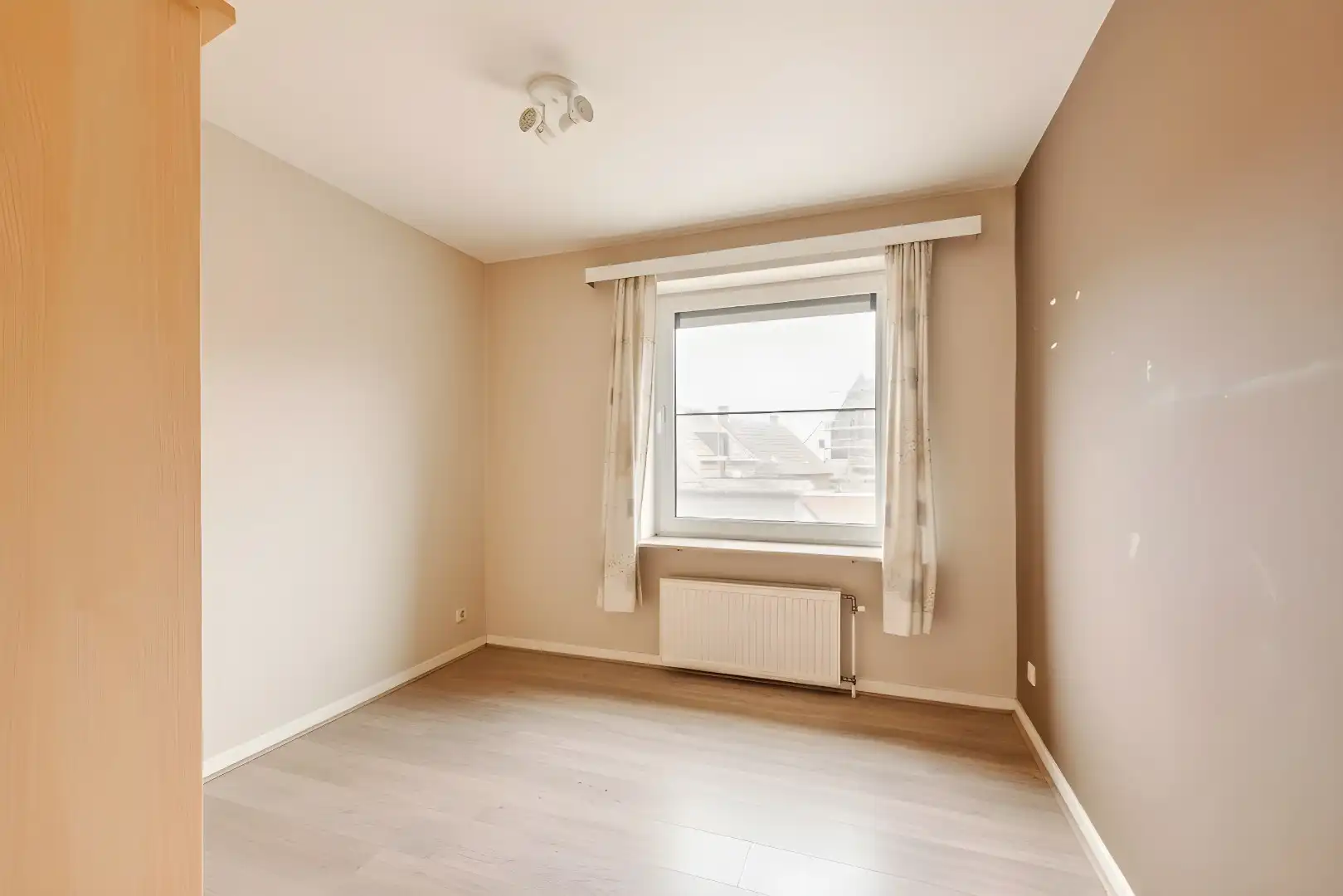 PRACHTIG GELEGEN APPARTEMENT MET GARAGE IN HARTJE KANEGEM | 2 SLPKS foto 9