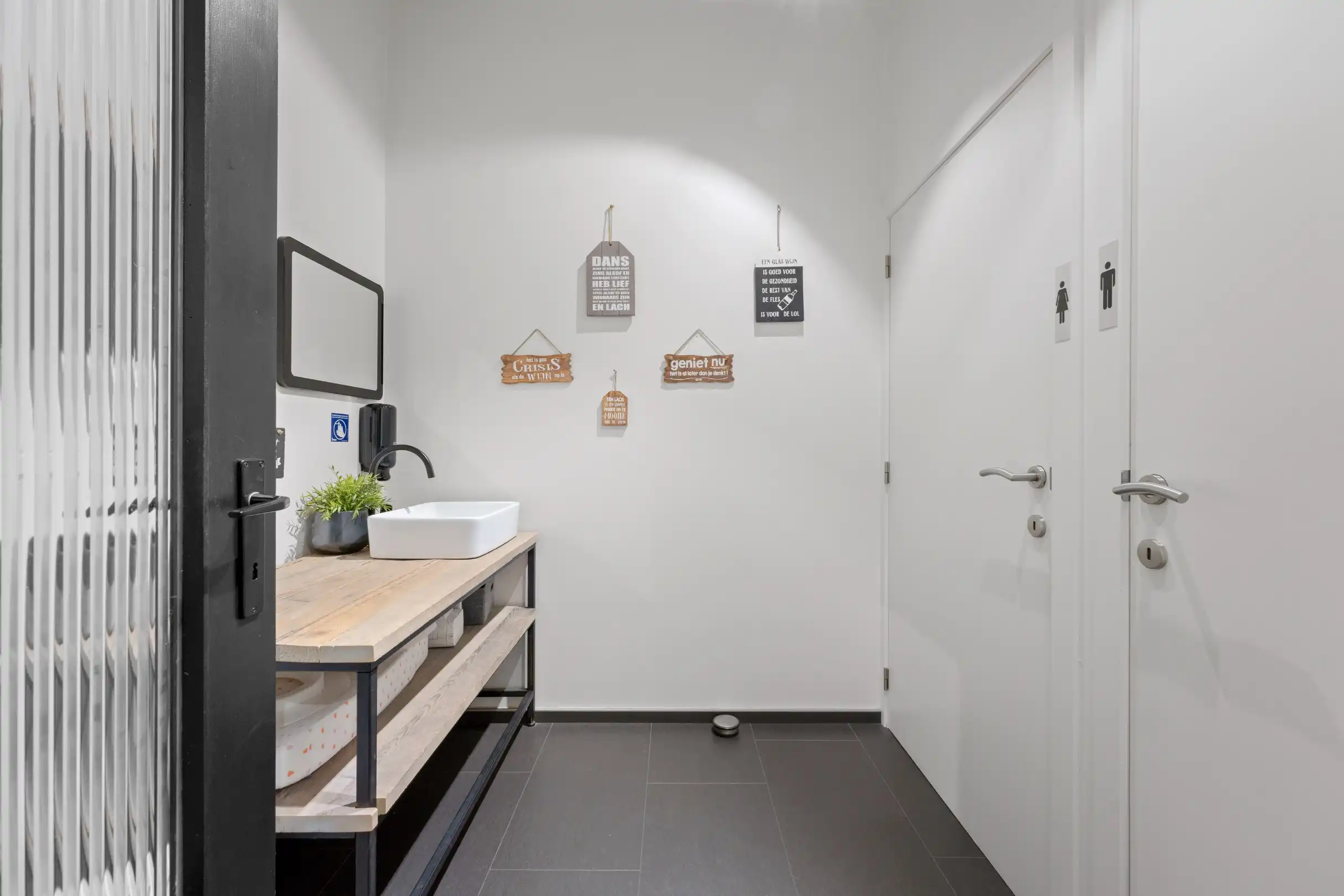 Ingerichte horecazaak te Heist-aan-Zee foto 10