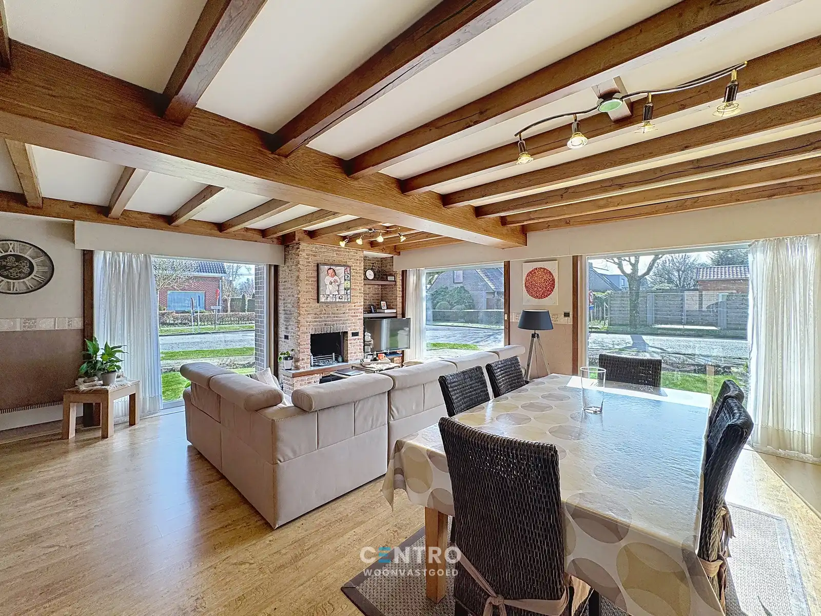 Interessante woning te Oekene met 5 slpks, garage én 4 parkeerplaatsen! foto 2
