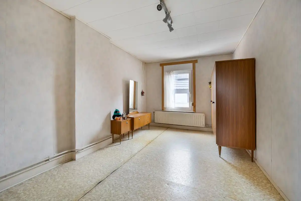 Goedgelegen woning met grote weide foto 10