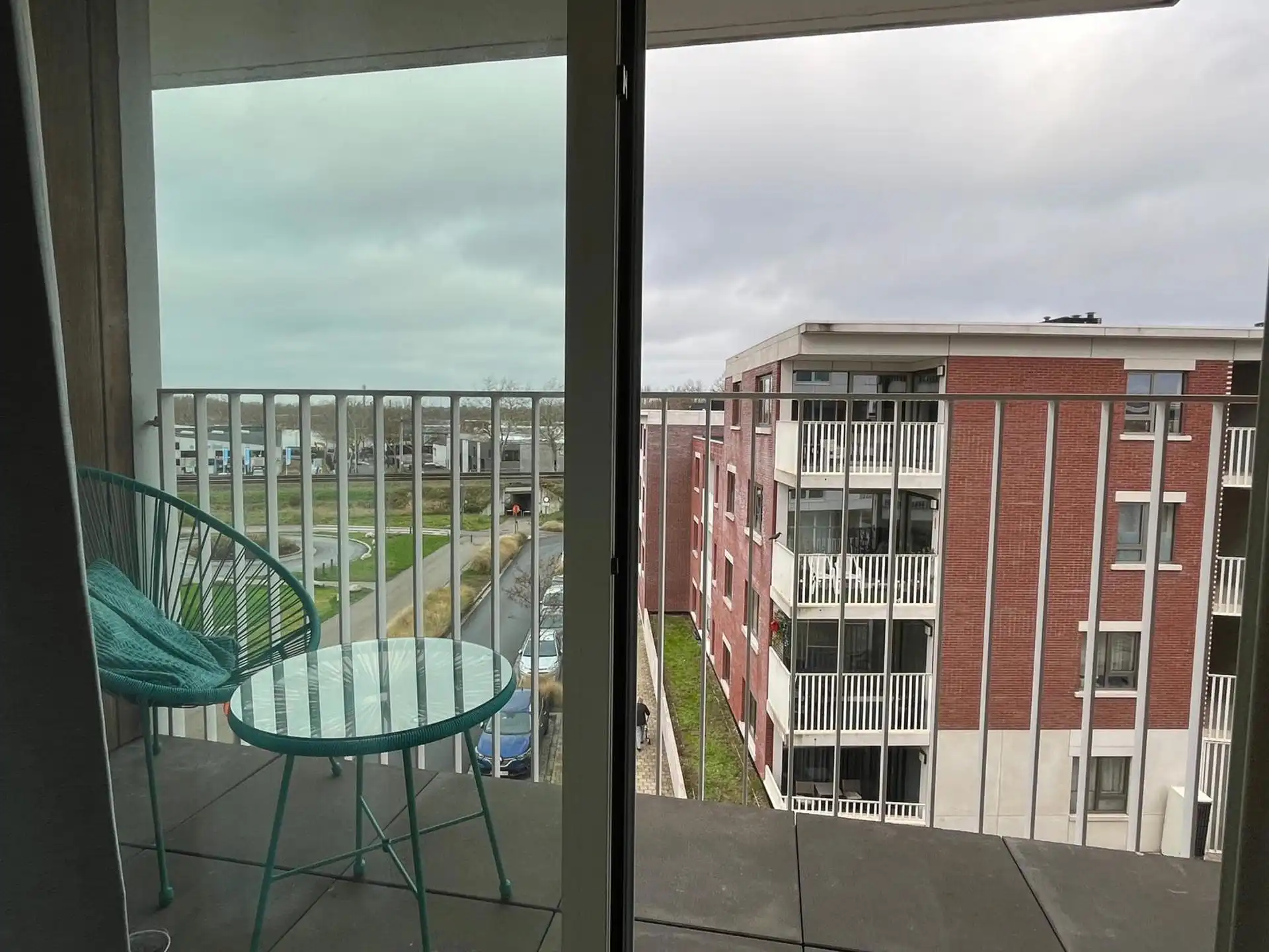 Prachtig twee-slaapkamerappartement mét parking en terras. foto 14