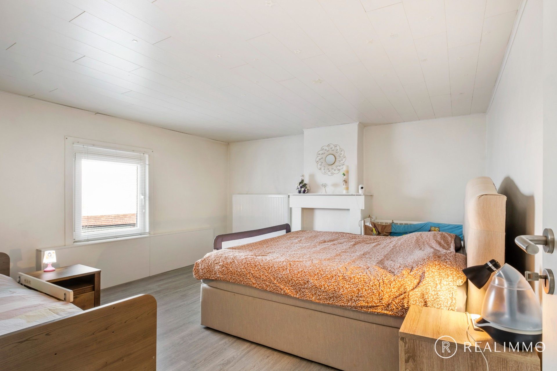 Verrassend ruime woning met 5 slaapkamers en garage foto 11