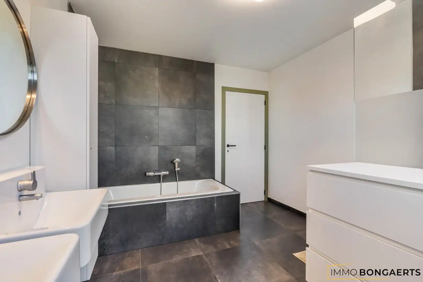 Energiezuinige woning met zwembad op rustige ligging in As foto 17