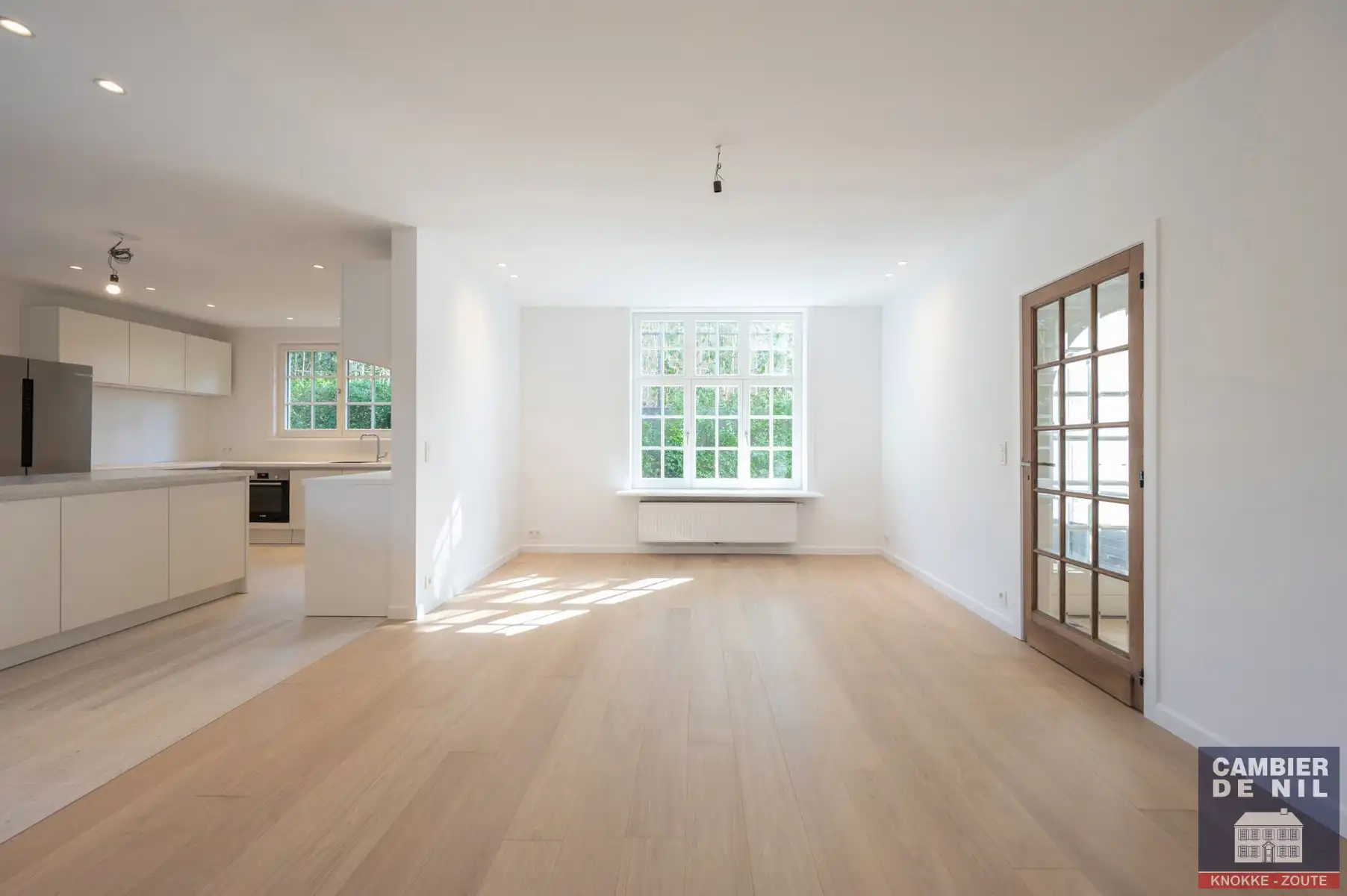 Gerenoveerde, ongemeubelde koppelvilla met zuidgerichte tuin palend aan de golf - Zoute foto 3