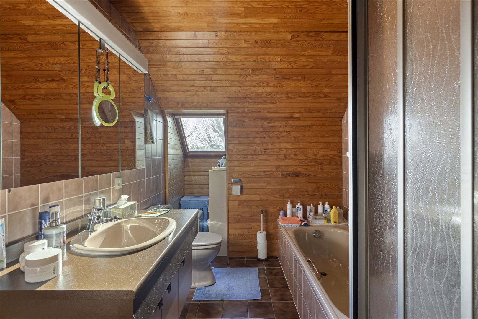 Goed onderhouden open bebouwing gelegen op 1.170 m² met 4 slaapkamers. foto 12