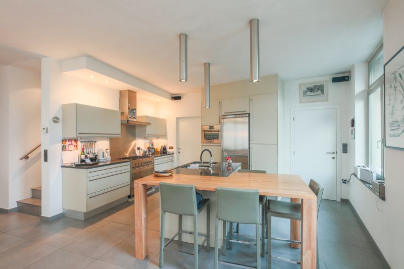 Prachtig Art-Deco-burgerhuis, met 3 slaapkamers, bureau, garage, tuin....(vloerverwarming, zonneboiler,elektr. goedgekeurd...) foto 2