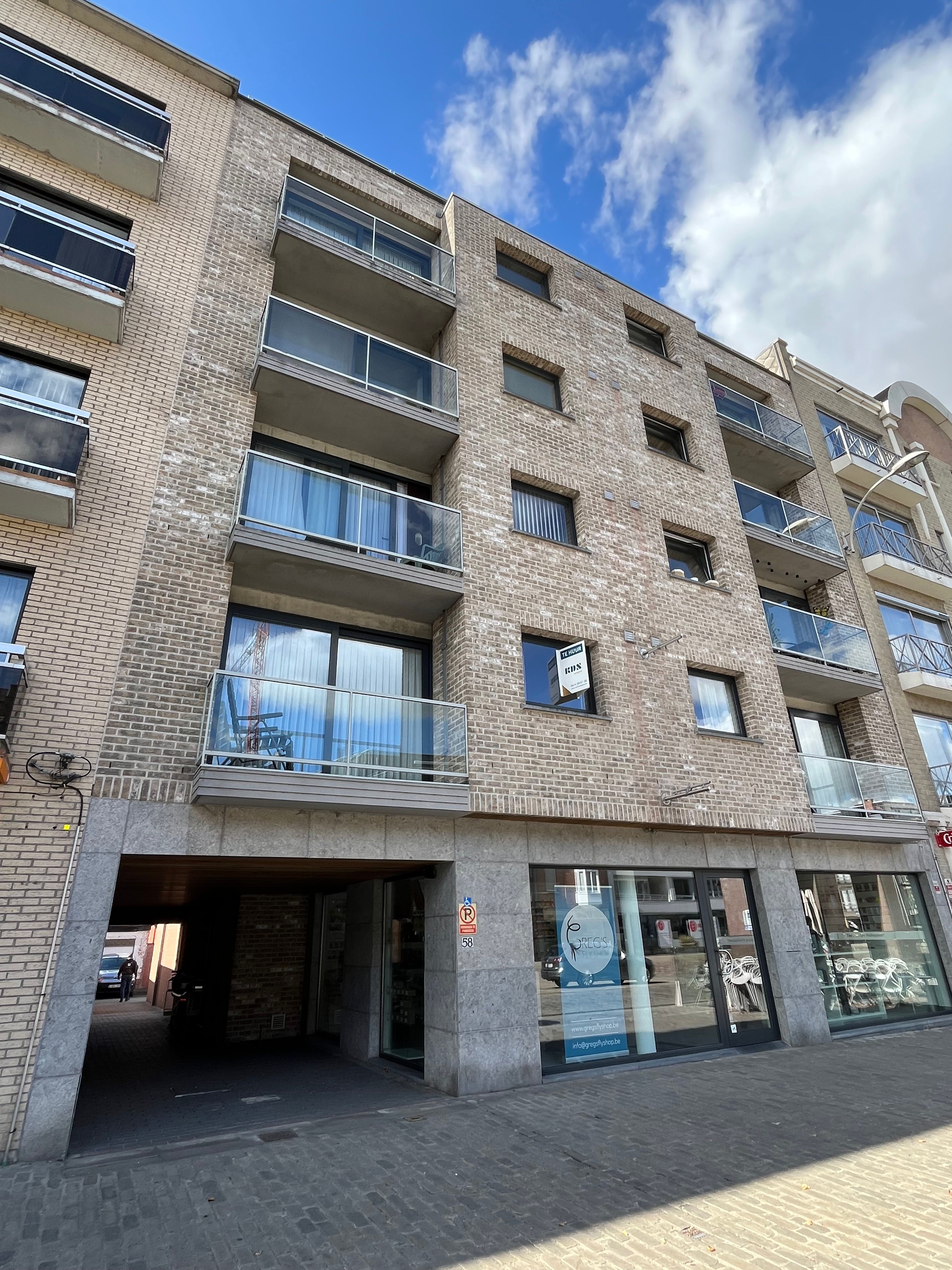 Instapklaar appartement met zonneterras 25m2 foto {{pictureIndex}}