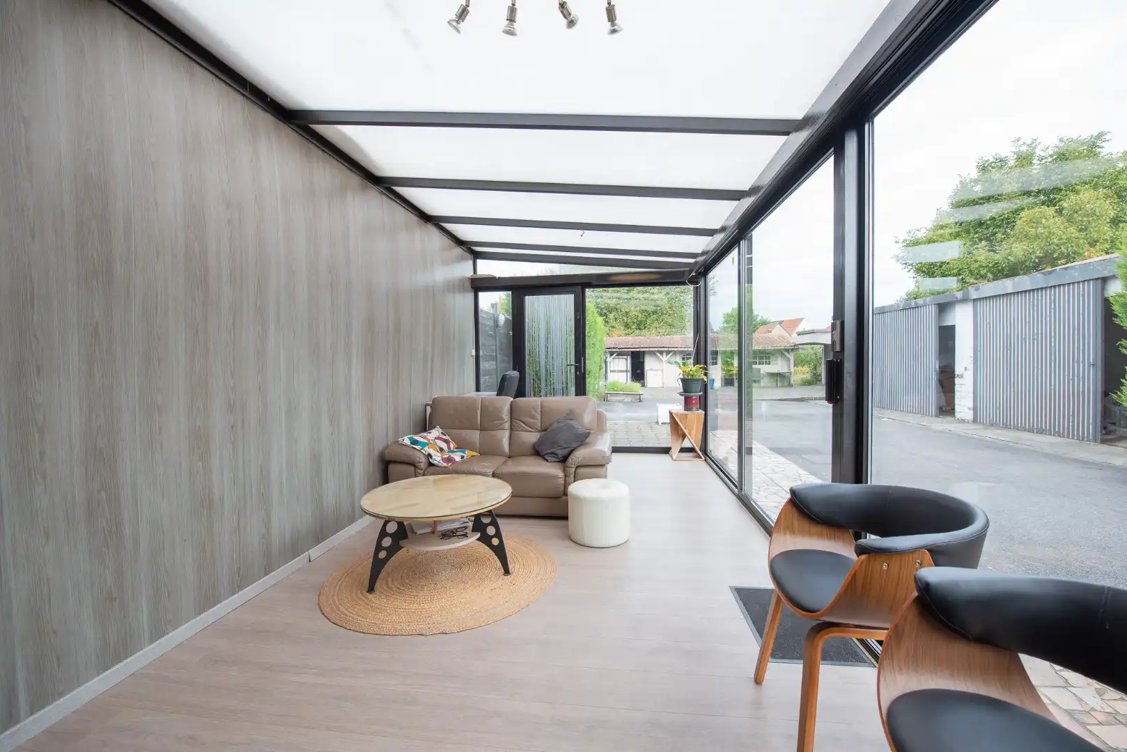 Halfopen bebouwing met 2 slaapkamers op groot perceel van 1305 m² foto 10