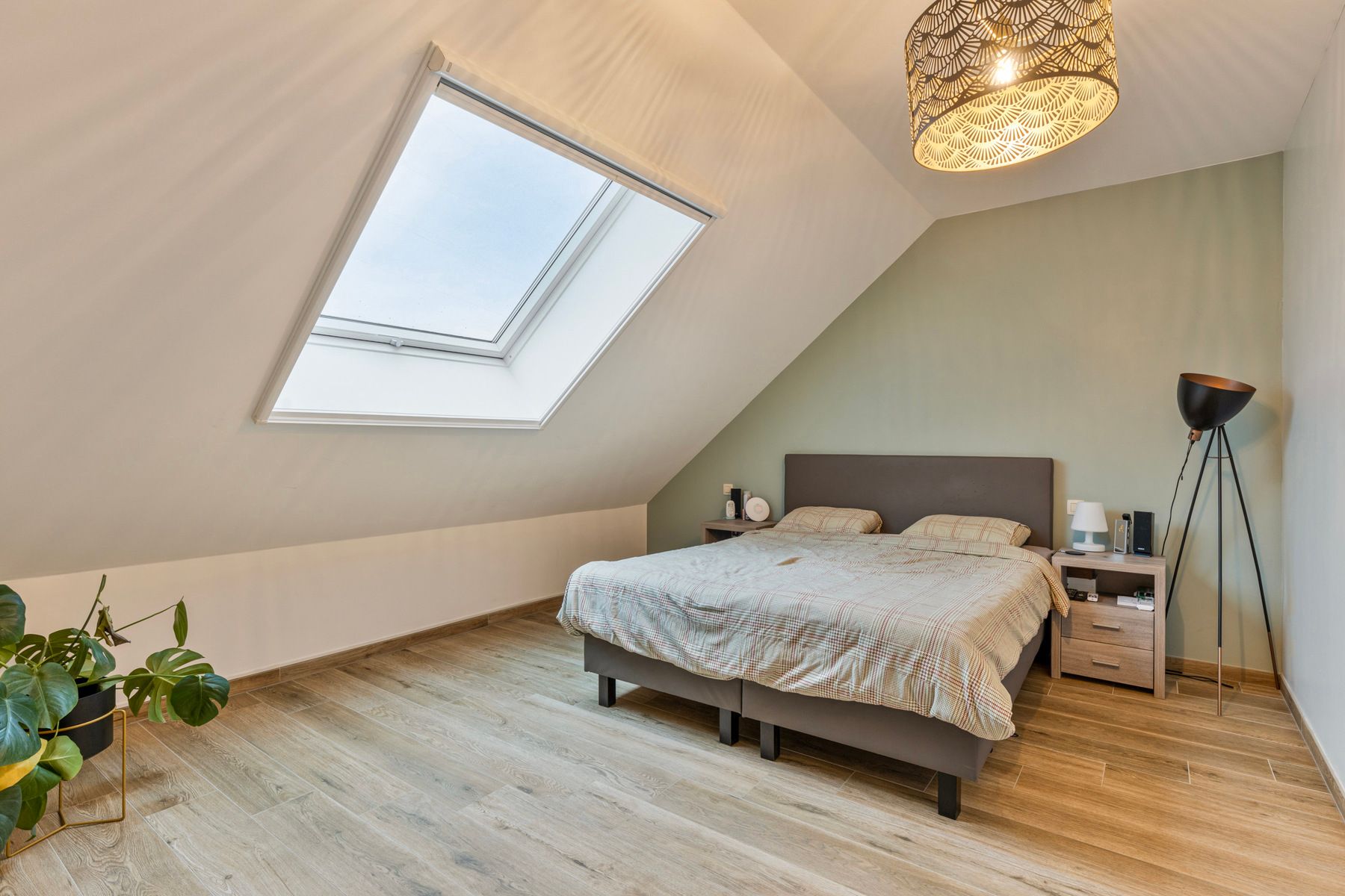 Gezinswoning met 4 slaapkamers, tuin en garage in Halle foto 21