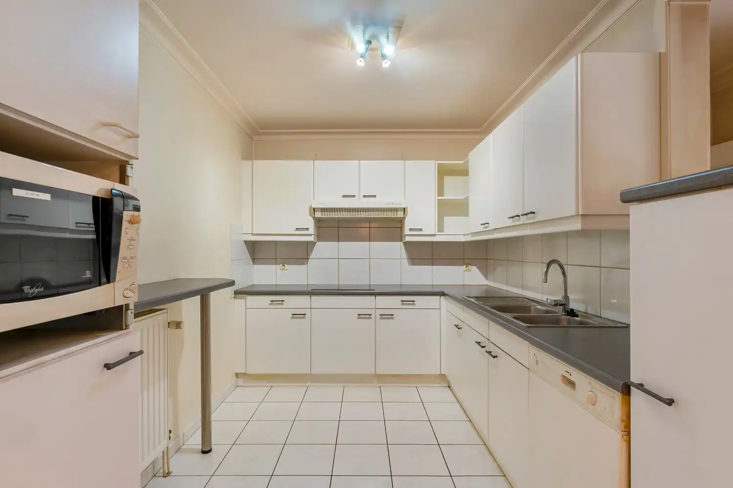 Ruim en lichtrijk appartement (ca. 145 m²) met uitzicht op de stadsvesten van Lier. foto 17