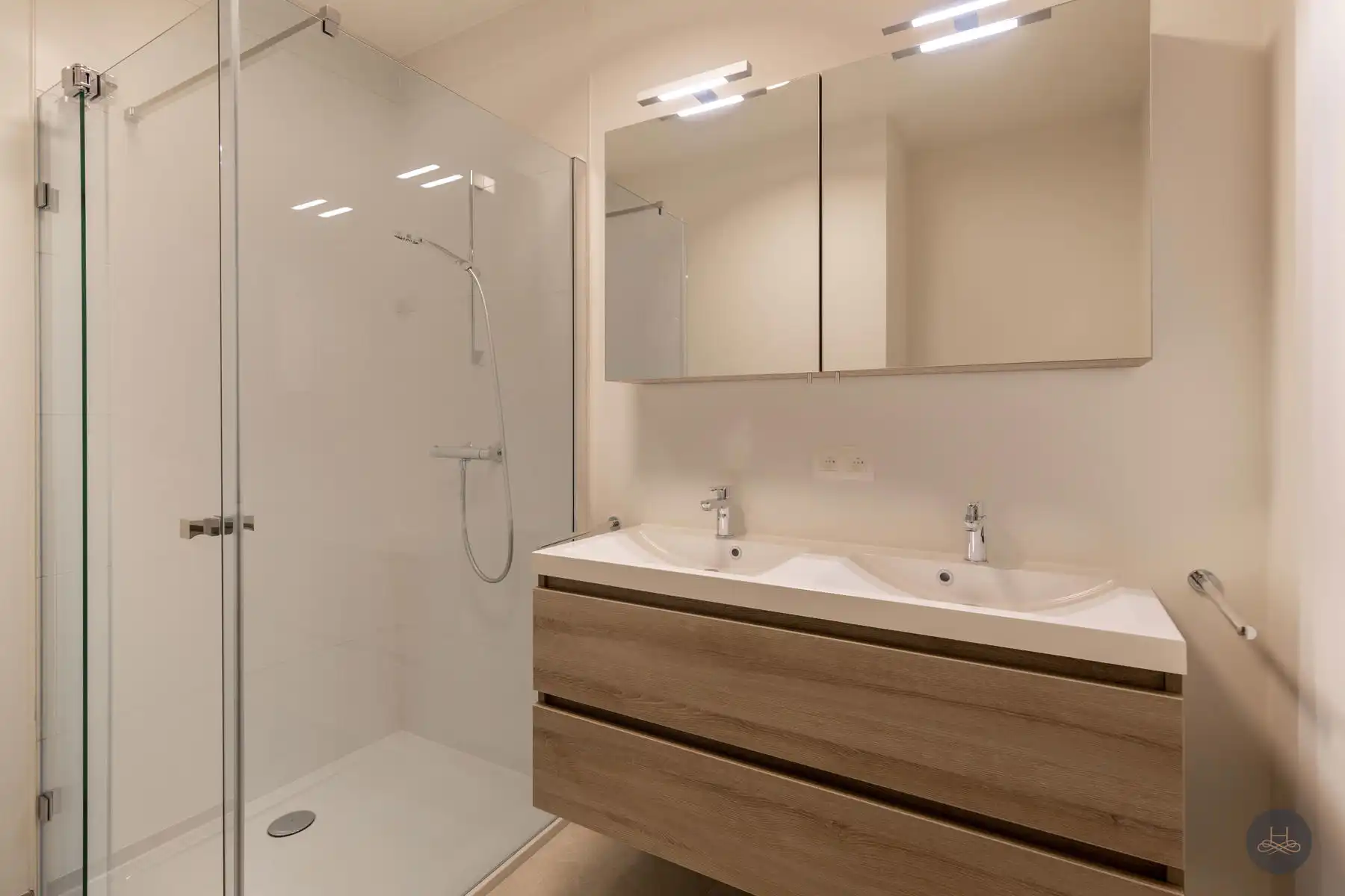 Recent BEN appartement met fantastisch uitzicht foto 16