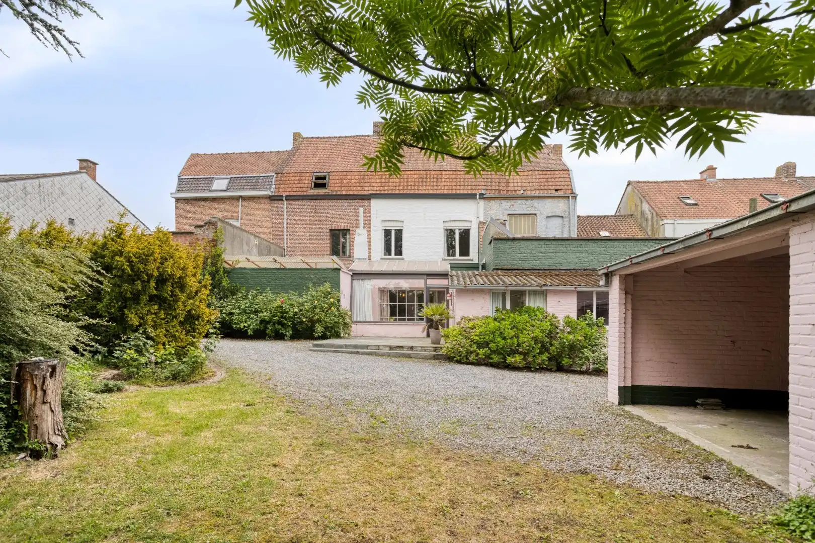 Te renoveren woning met tuin en garage in het centrum van Menen! foto 3