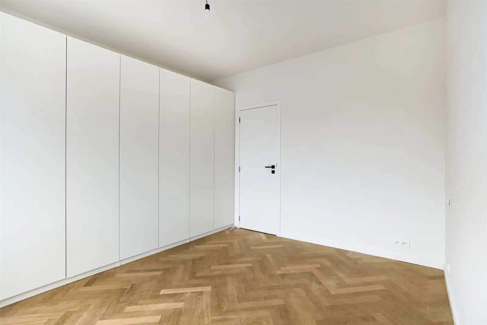 Gerenoveerd appartement met 1 slaapkamer en garage foto 6