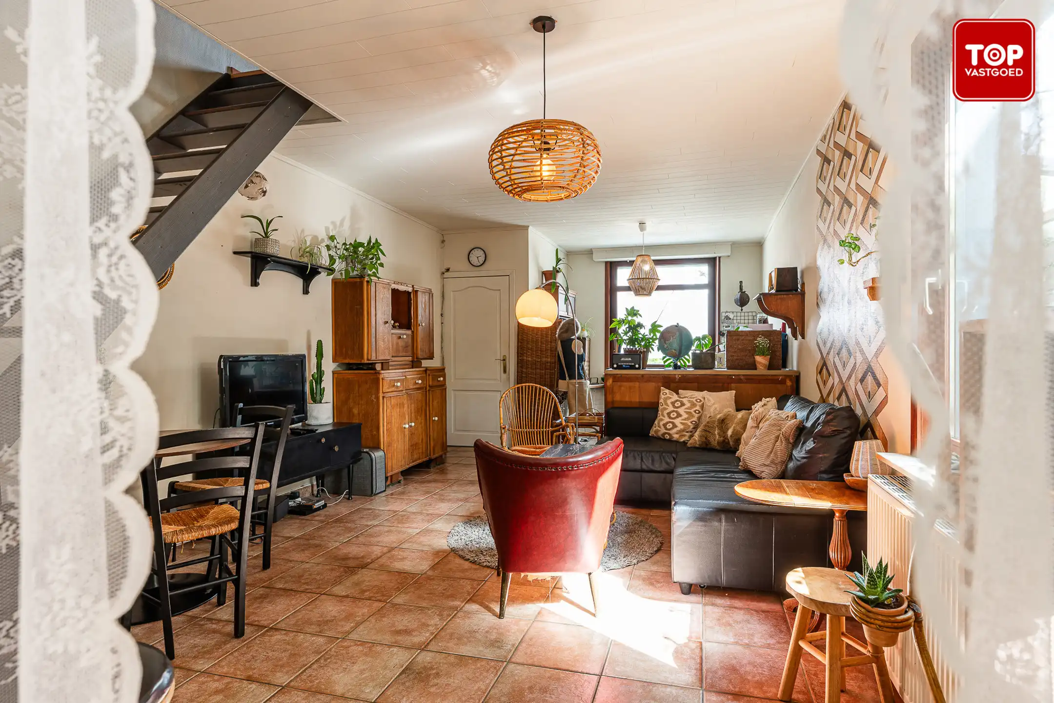 Op te frissen halfopen bebouwing met leuke tuin. foto 5