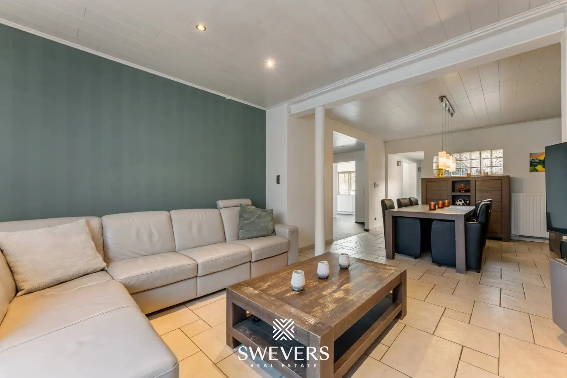 Ruime halfopen woning met zuidoostgerichte tuin en zwembad foto 2