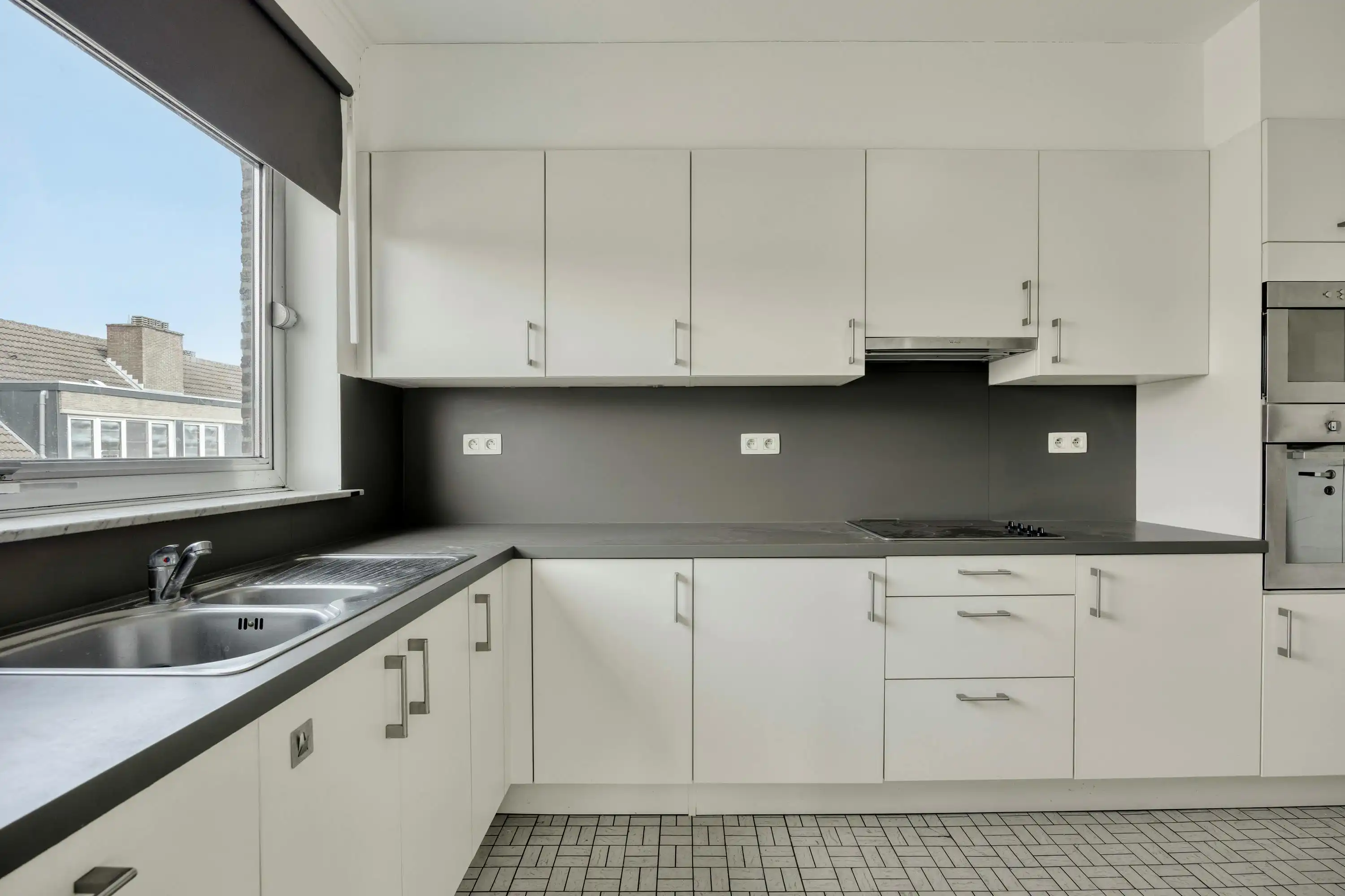 Drie slaapkamer appartement met garagebox en berging in het centrum van Hasselt foto 3