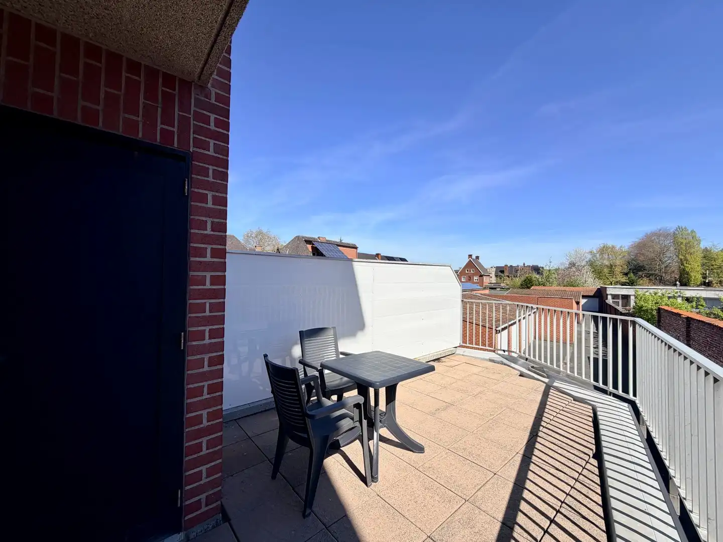 Instapklaar tweeslaapkamerappartement met ruim terras & kelder in centrum Roeselare! foto 11