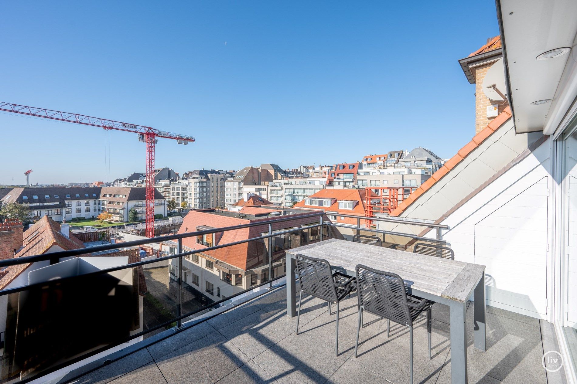 Prachtig, ruim gerenoveerd duplex appartement met magnifieke open zichten en terrassen vlakbij het Rubensplein en zeedijk te Knokke.  foto 9