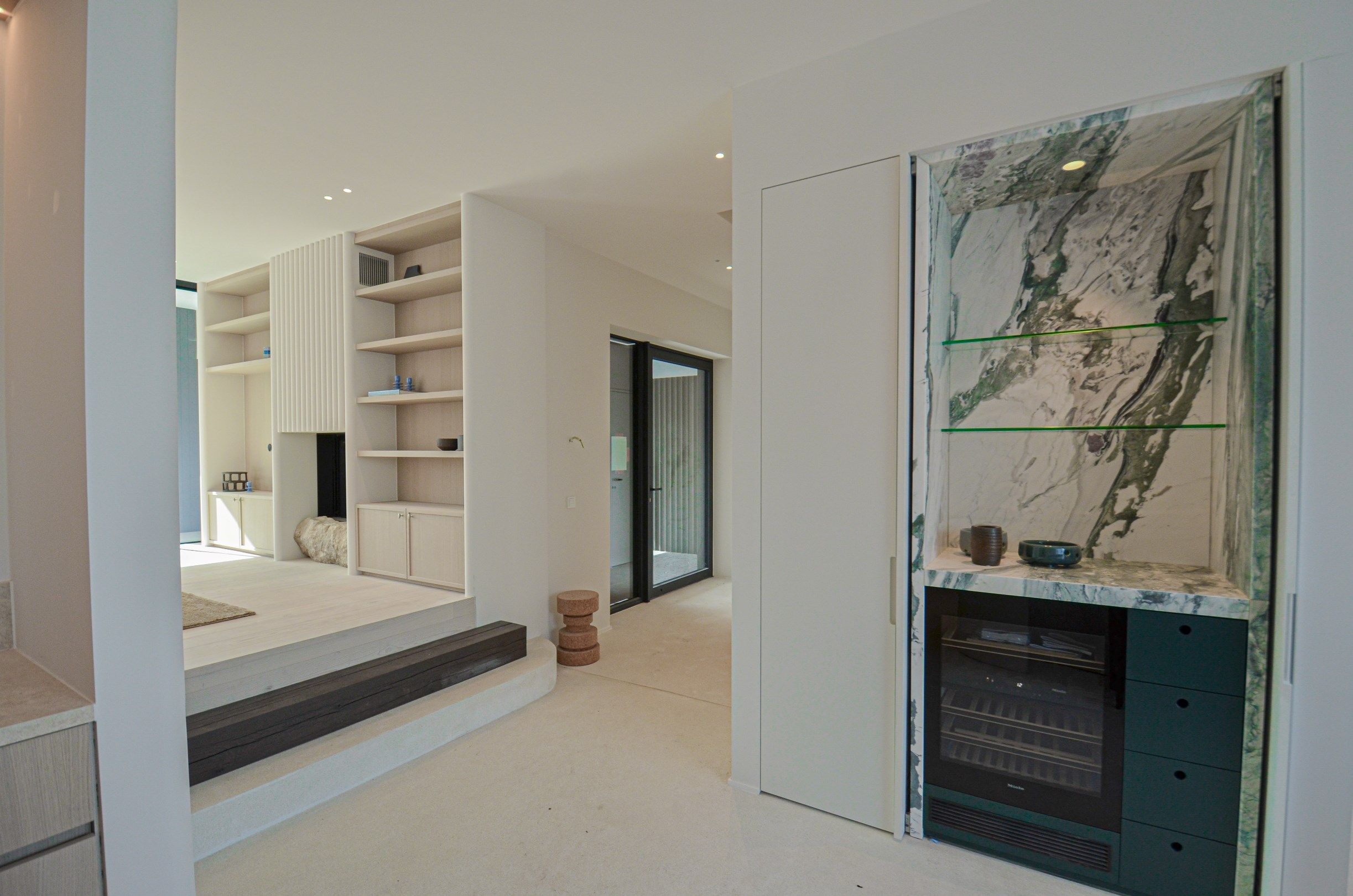 Exclusieve  nieuwbouwwoning afgewerkt met buitengewone materialen en design. foto 16