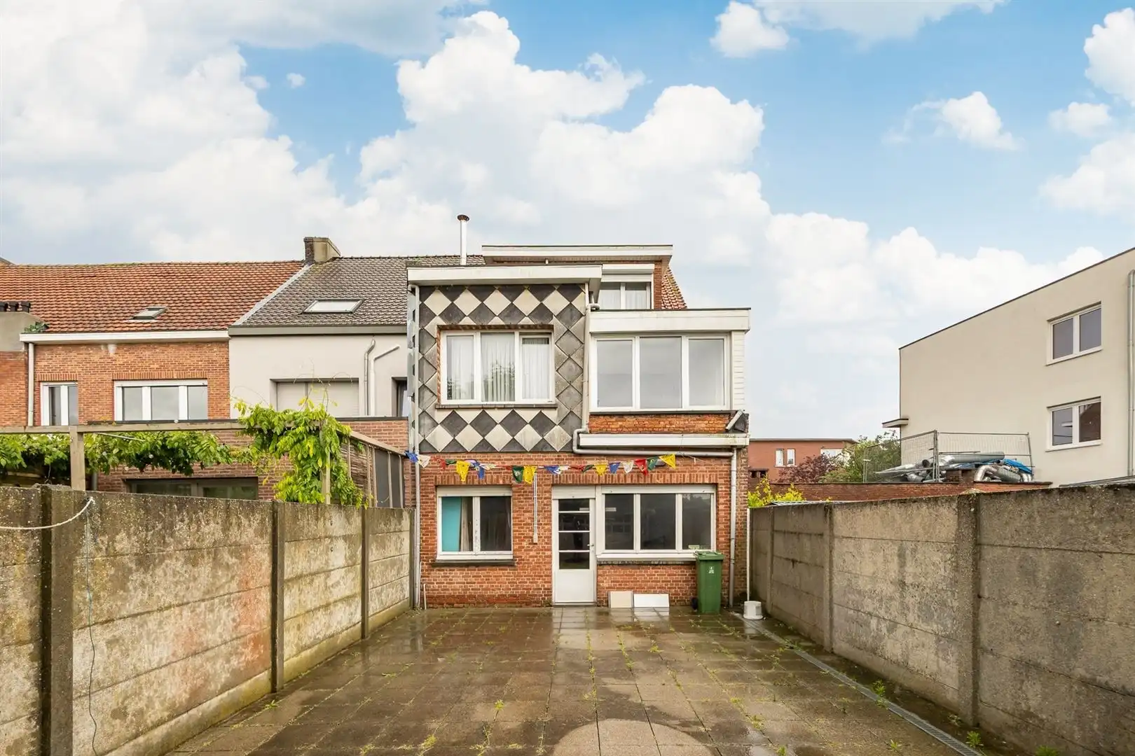 Ruime gezinswoning met zonnige tuin en renovatiepotentieel foto 29