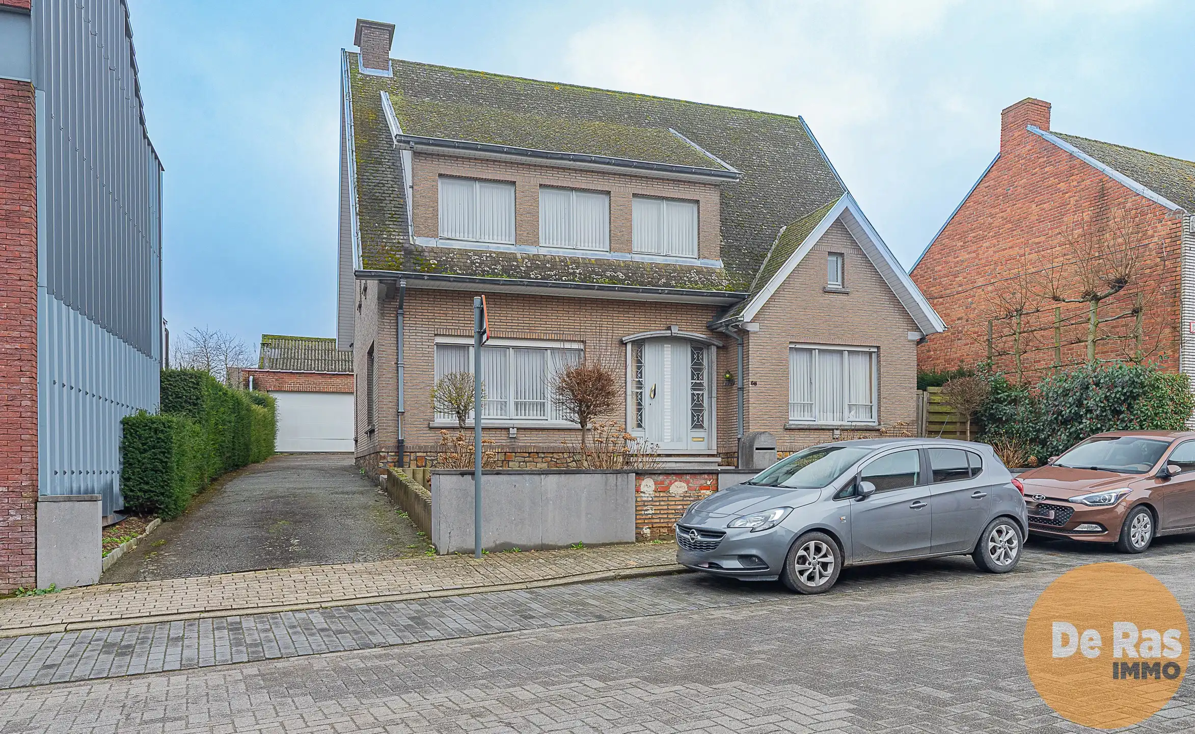 Hoofdfoto van de publicatie: ERONDEGEM - Ruime open bebouwing met loods en grote tuin 