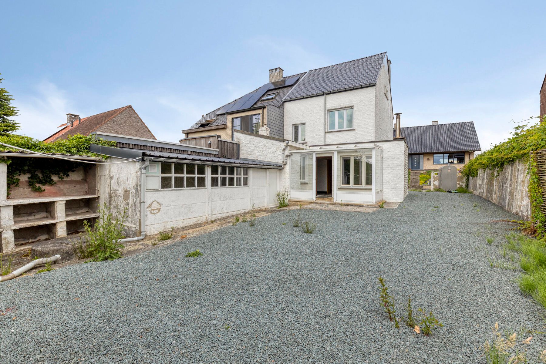 Deels te renoveren lichtrijke driegevelwoning  foto 20
