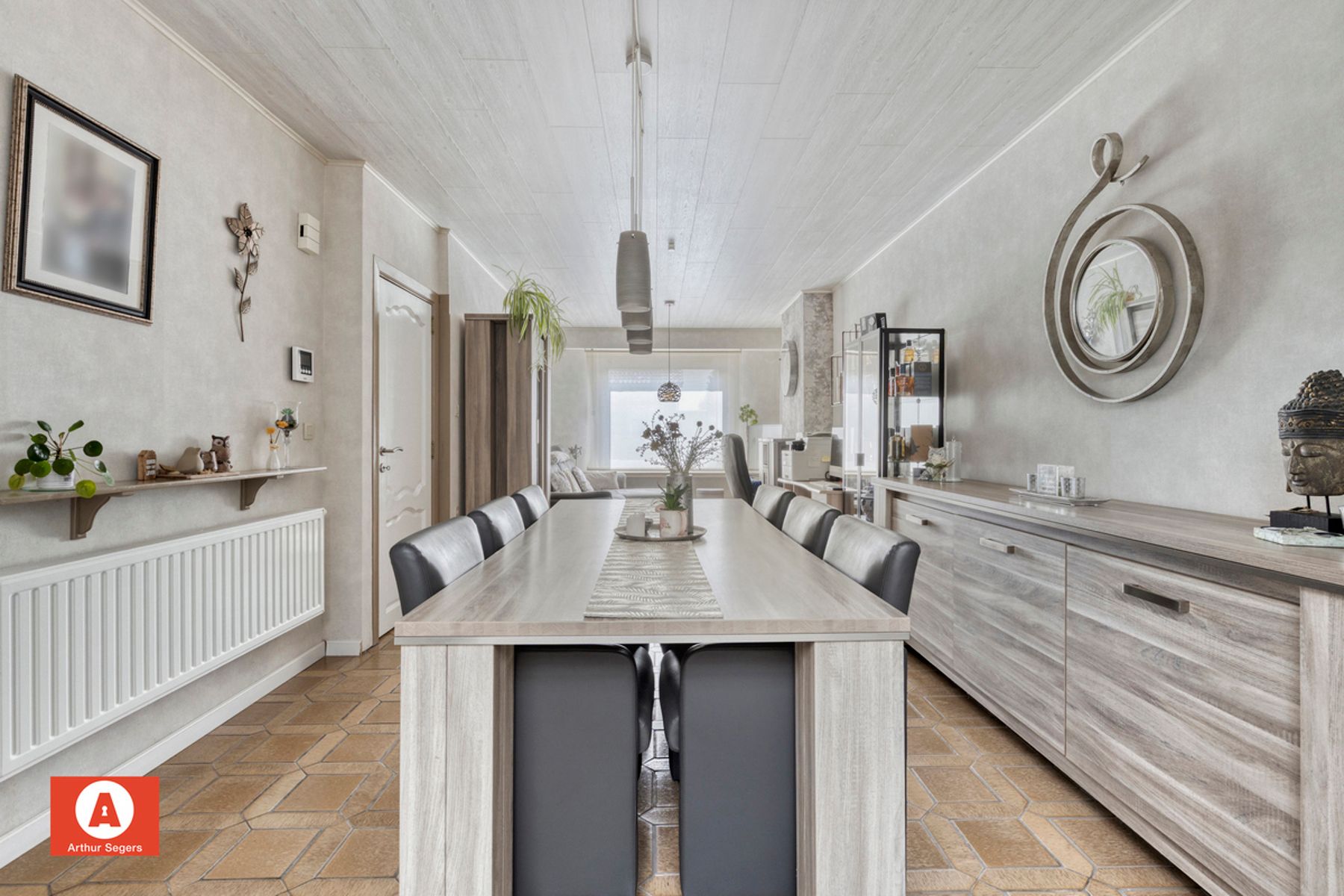 Gesloten bebouwing met 2 slaapkamers en ruime carport foto 8