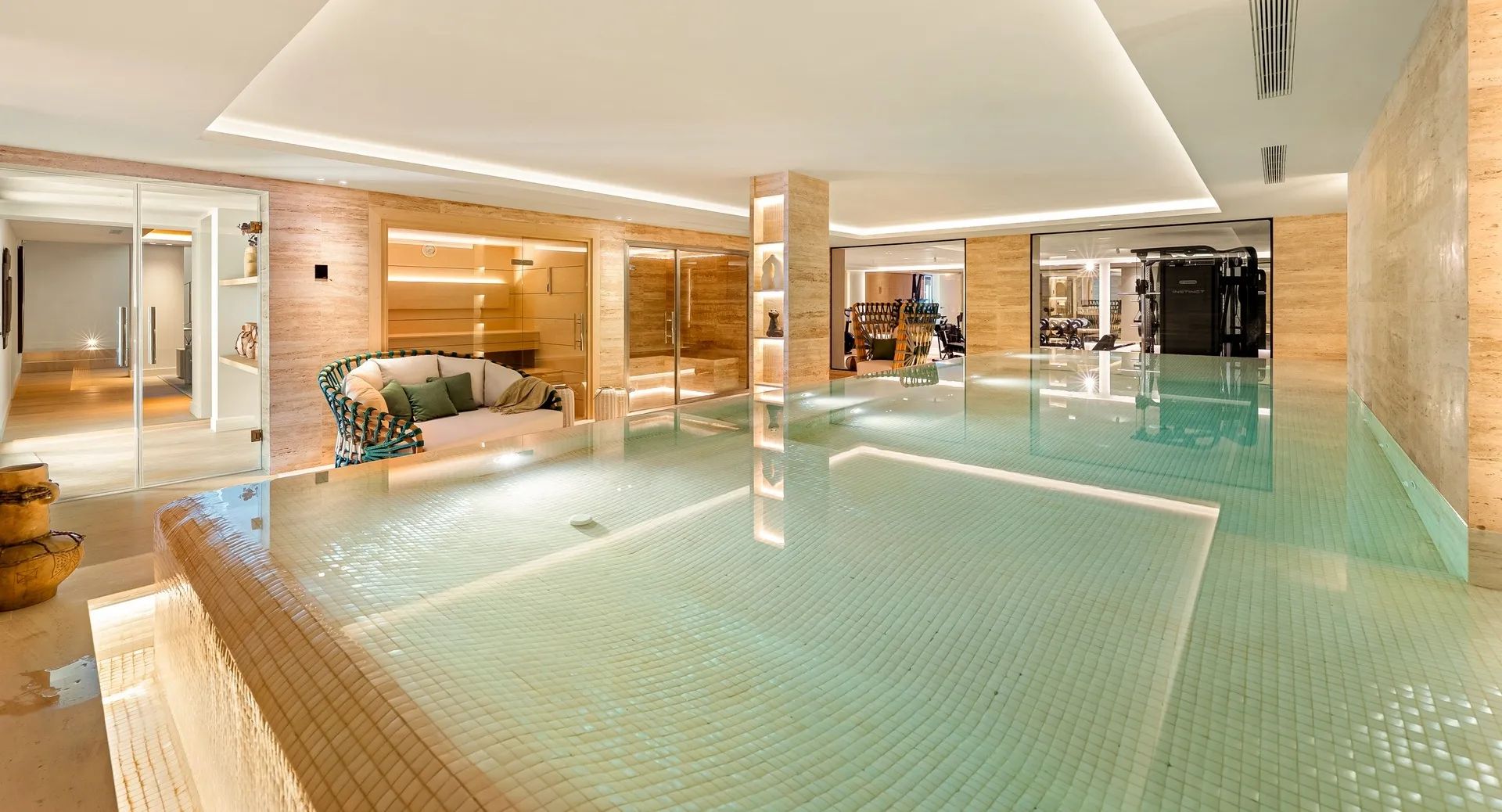 Pure perfectie in Nueva Andalucía: unieke villa met hoogwaardige afwerking foto 30