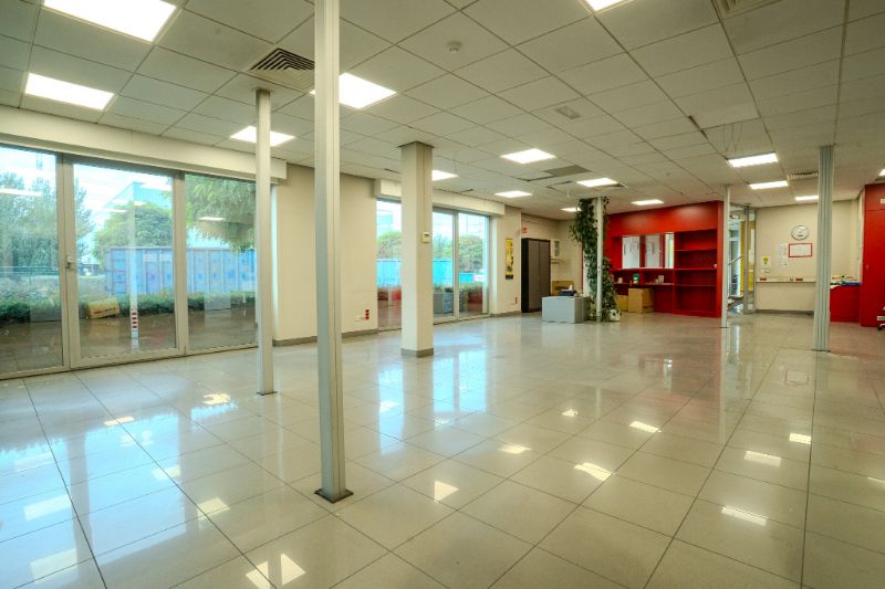 Bedrijfsgebouw te huur foto 9