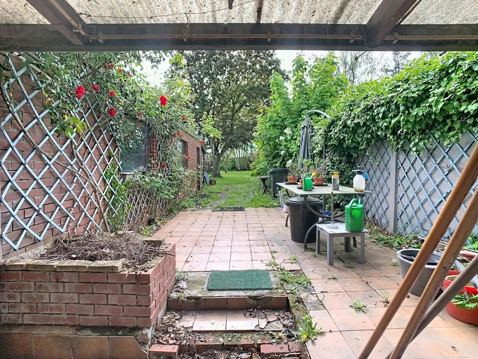 Te renoveren 3-gevel met prachtige tuin foto 15