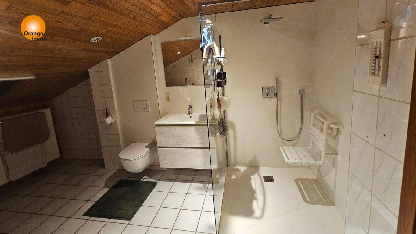 Half-open landhuis met 5 slaapkamers en grote loods in Maasmechelen foto 7
