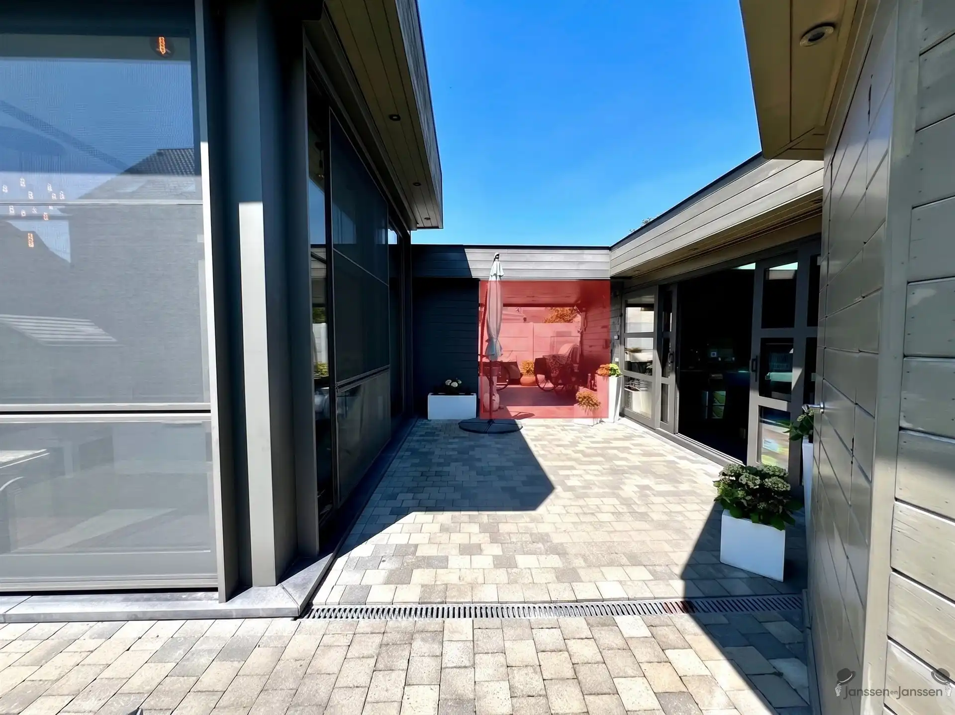 Topwoning voorzien van alle comfort  foto 11