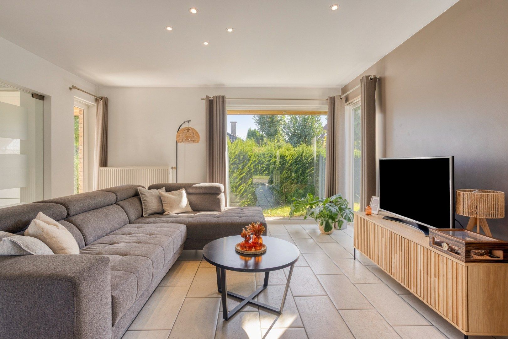 Prachtige open bebouwing met 3 slaapkamers in een rustige buurt! foto 6