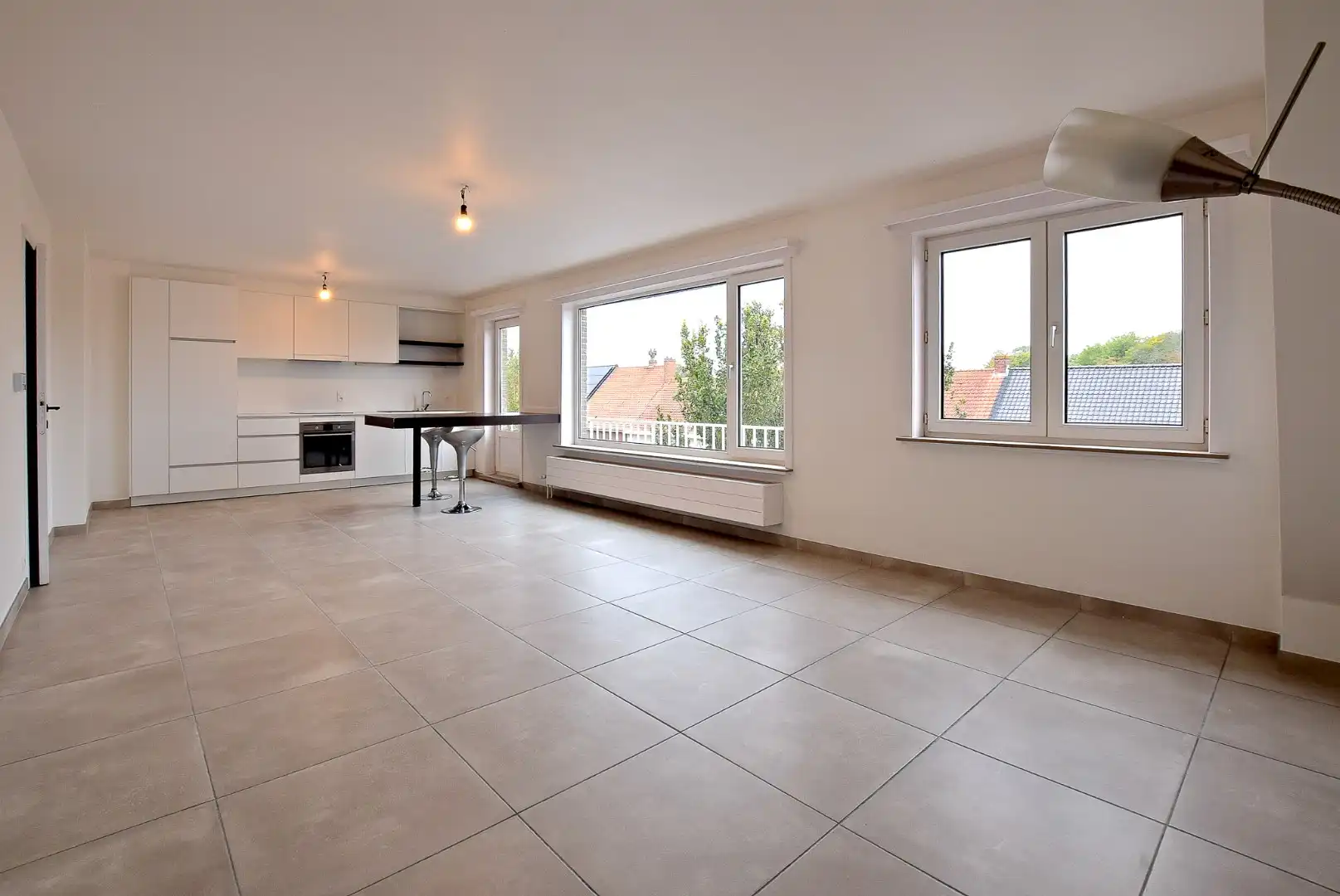 2 appartementen  (gerenoveerd in 2024) mogelijk afzonderlijk te verhuren 99m² + 46m², samen 145m²! - huuropbrengst 1500 €/maand! foto 2