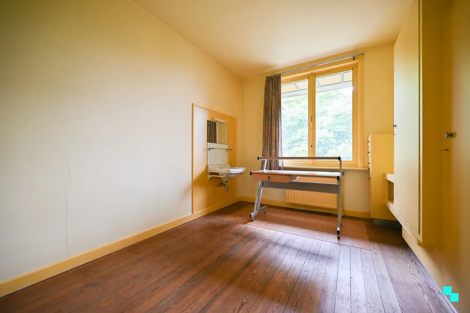 Kleurrijke kubistische burgerwoning in hartje Izegem foto 21